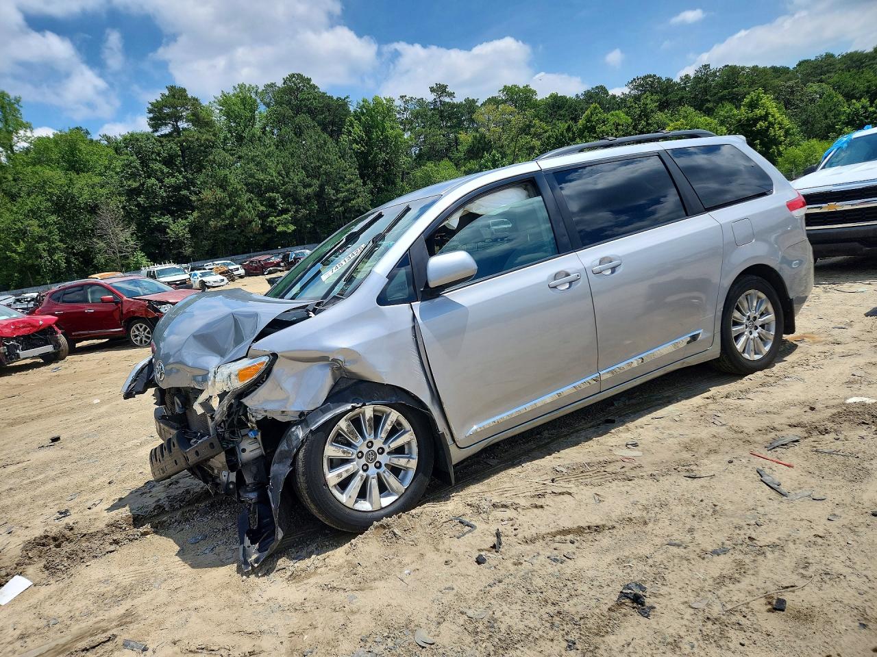 2011 Toyota Sienna Серебряный vin: 5TDJK3DC5BS019552