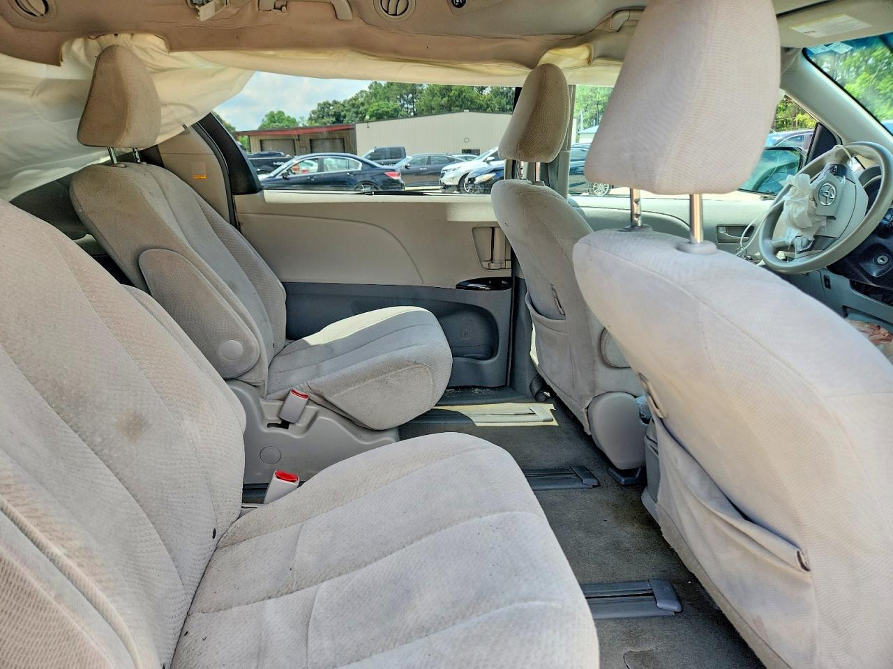 2011 Toyota Sienna Silver vin: 5TDJK3DC5BS019552