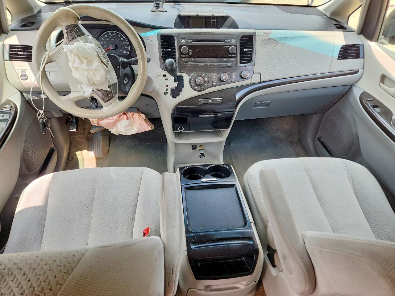 2011 Toyota Sienna Silver vin: 5TDJK3DC5BS019552