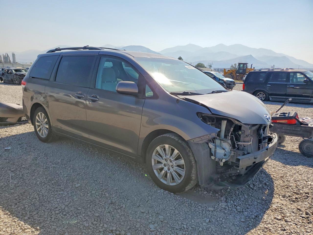 2013 Toyota Sienna Le Gray vin: 5TDJK3DC5DS061108