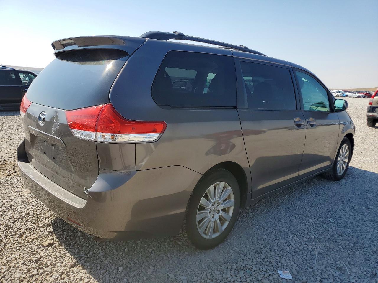 2013 Toyota Sienna Le Gray vin: 5TDJK3DC5DS061108