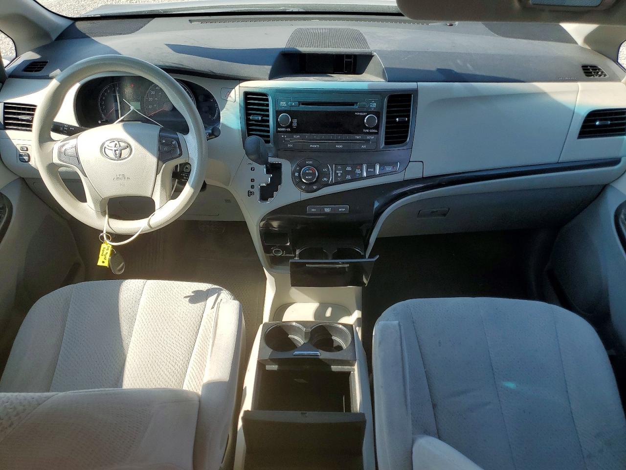 2013 Toyota Sienna Le Gray vin: 5TDJK3DC5DS061108