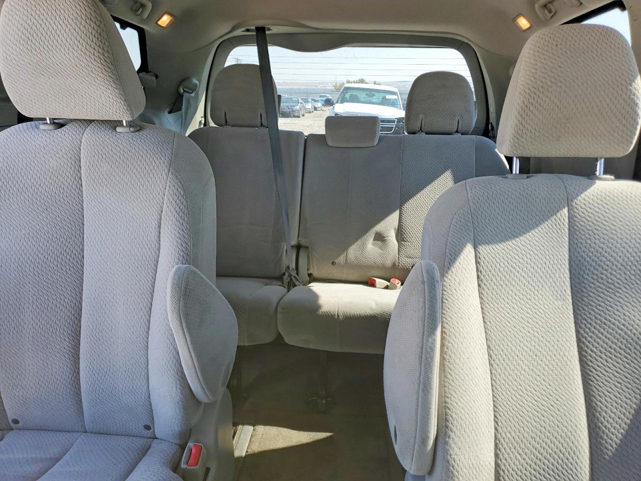 2013 Toyota Sienna Le Gray vin: 5TDJK3DC5DS061108