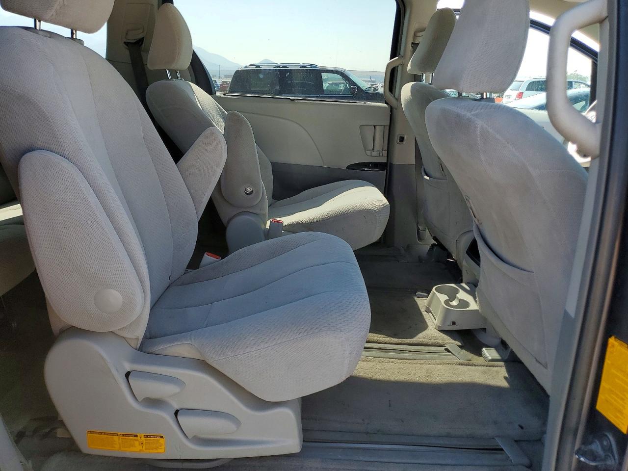2013 Toyota Sienna Le Gray vin: 5TDJK3DC5DS061108