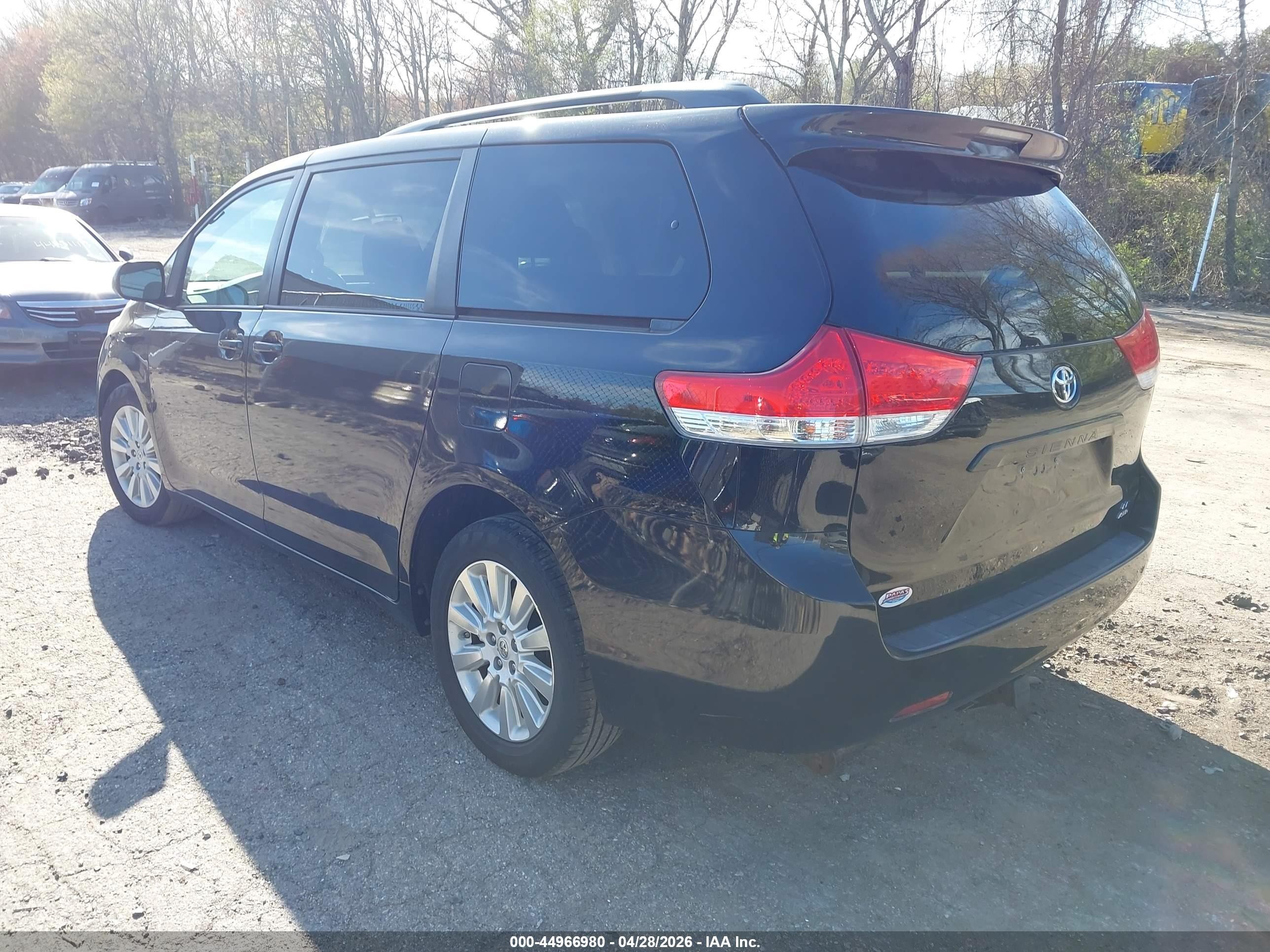 2014 Toyota Sienna Le 7 Passenger Black vin: 5TDJK3DC5ES094112
