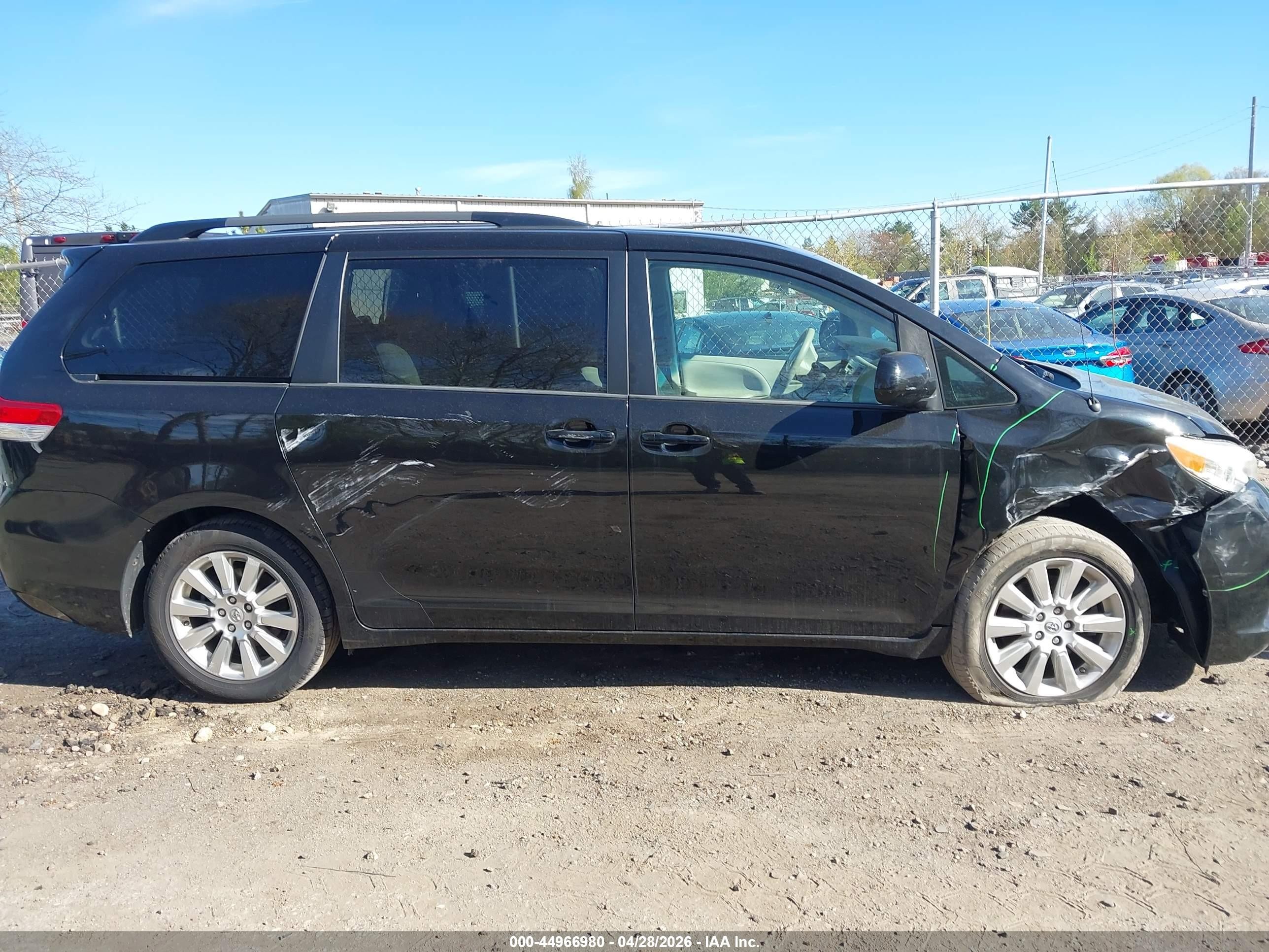 2014 Toyota Sienna Le 7 Passenger Black vin: 5TDJK3DC5ES094112
