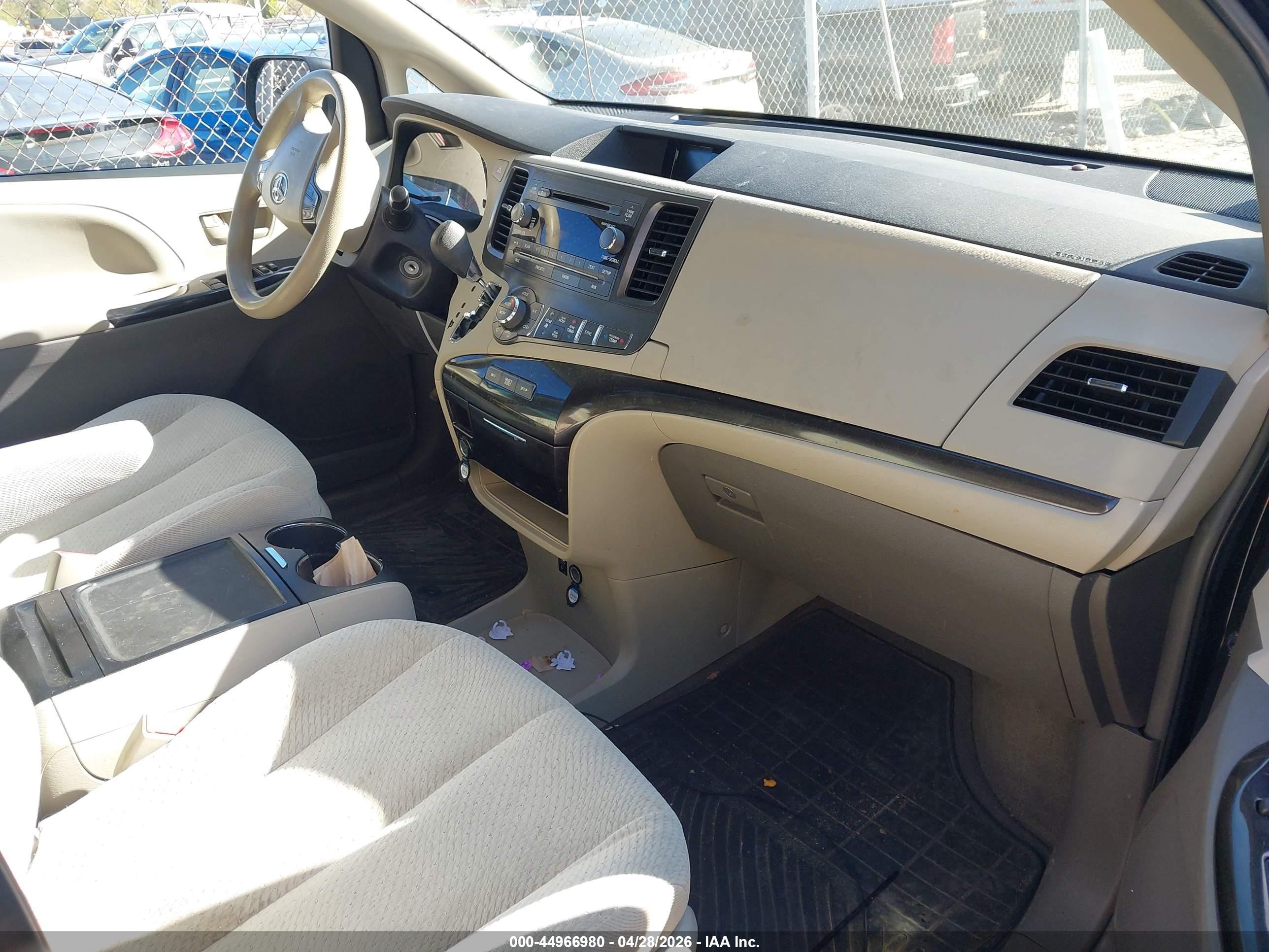 2014 Toyota Sienna Le 7 Passenger Black vin: 5TDJK3DC5ES094112