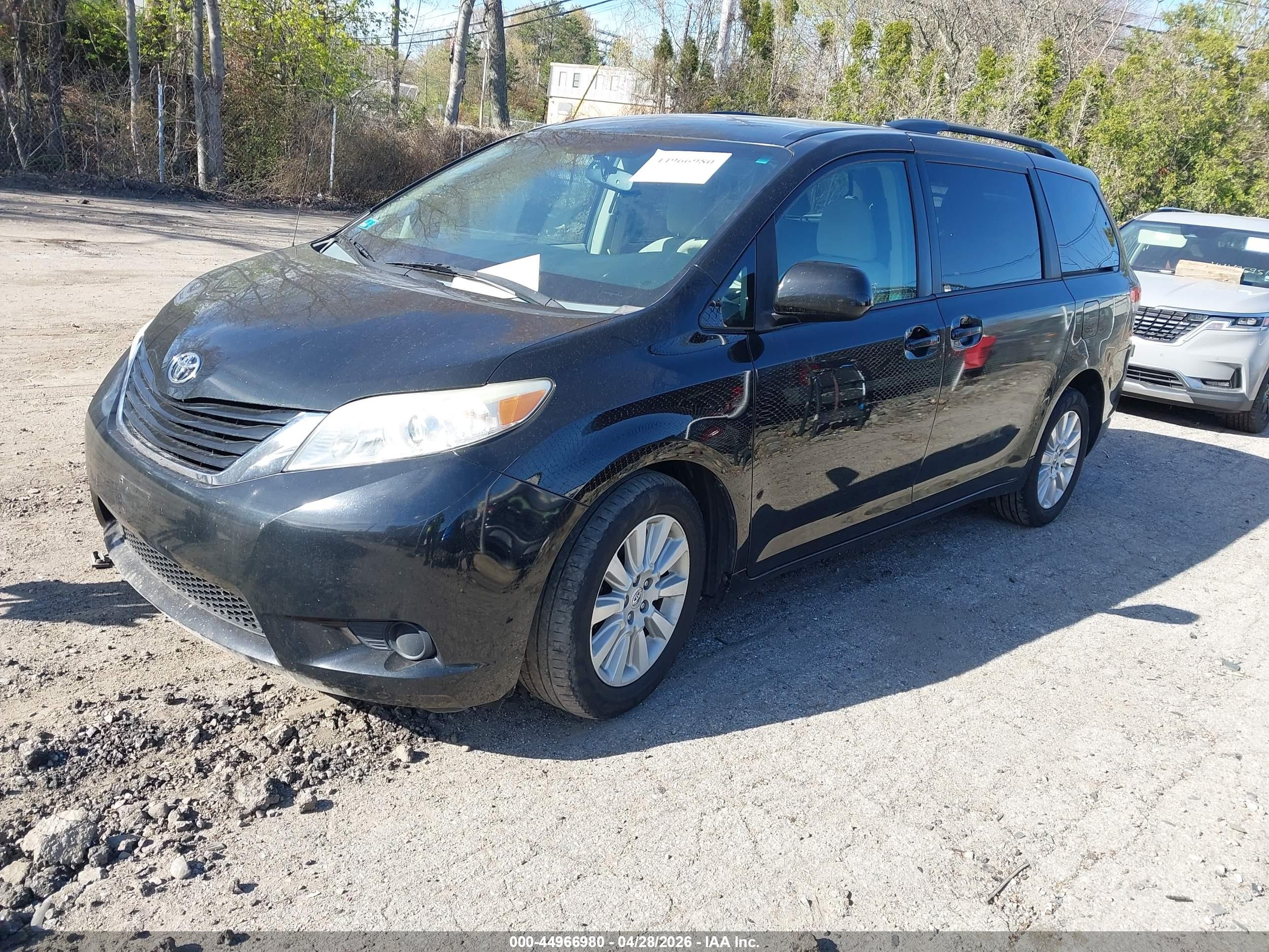 2014 Toyota Sienna Le 7 Passenger Black vin: 5TDJK3DC5ES094112
