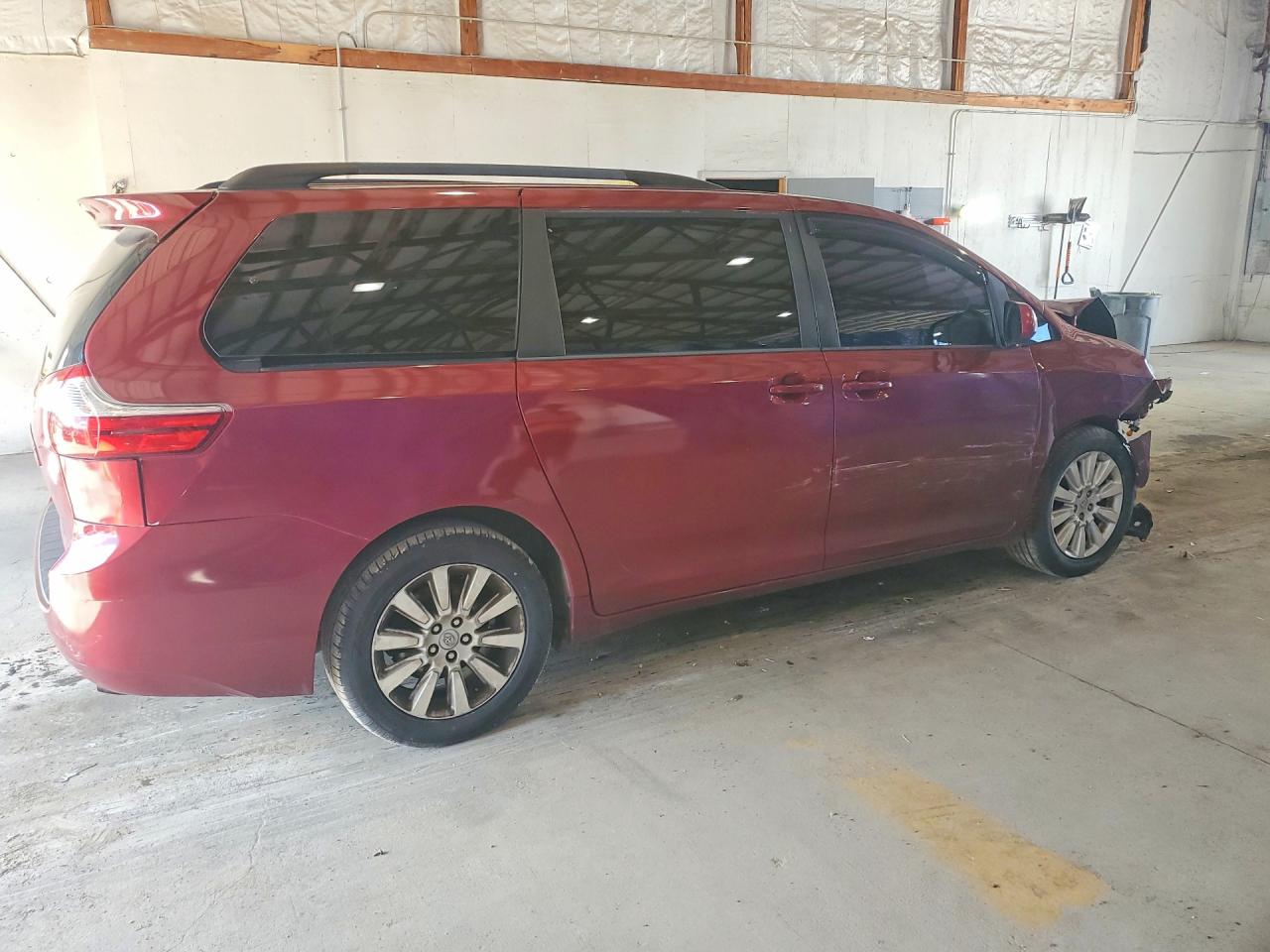 2015 Toyota Sienna Le Red vin: 5TDJK3DC5FS098713