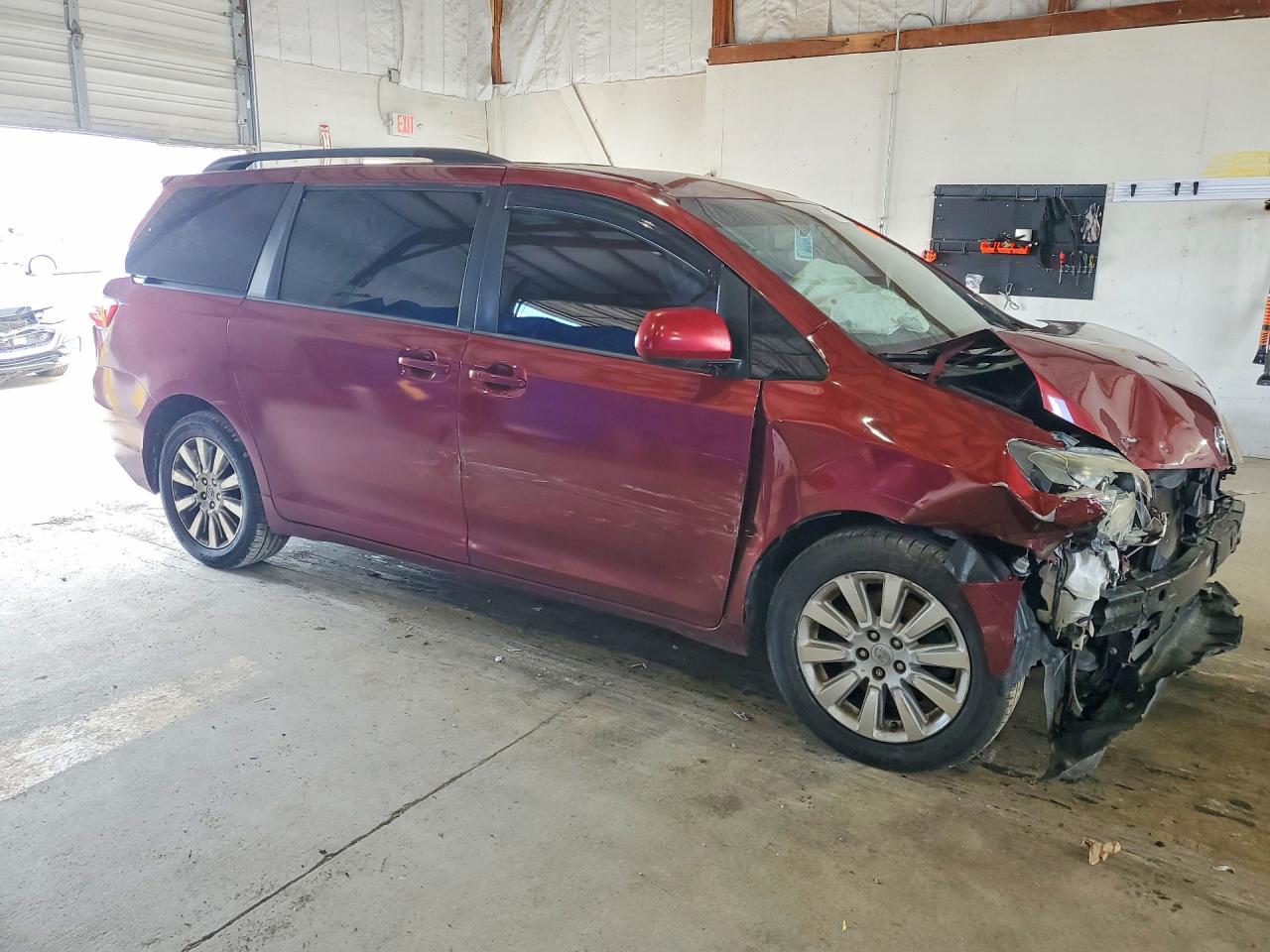 2015 Toyota Sienna Le Red vin: 5TDJK3DC5FS098713
