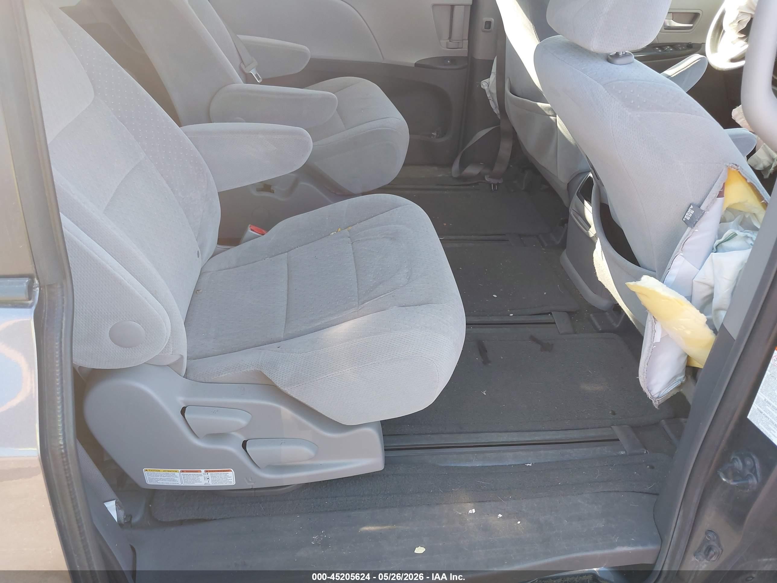 2015 Toyota Sienna Le 7 Passenger Серый vin: 5TDJK3DC5FS106437