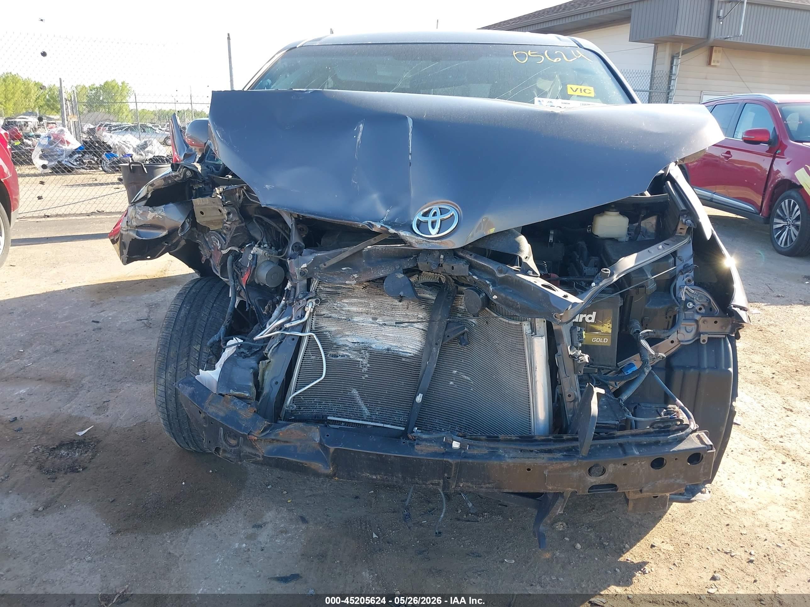 2015 Toyota Sienna Le 7 Passenger Серый vin: 5TDJK3DC5FS106437