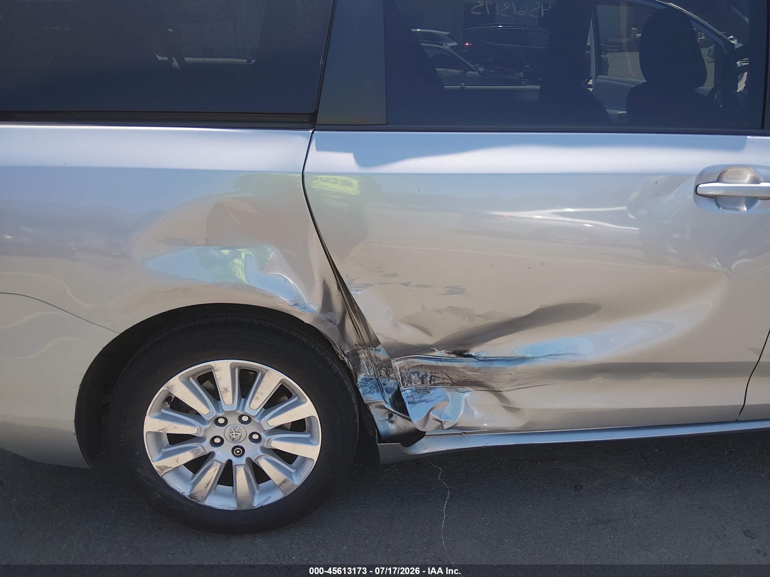 2015 Toyota Sienna Le 7 Passenger Silver vin: 5TDJK3DC5FS113615