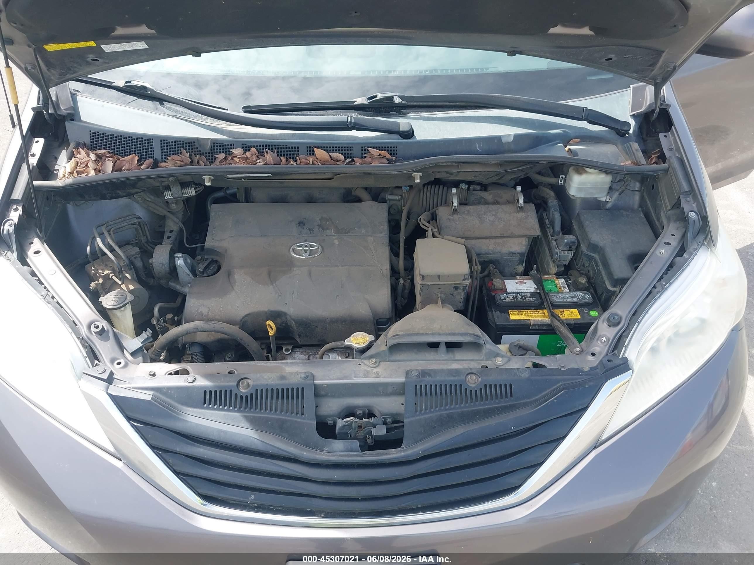 2012 Toyota Sienna Le 7 Passenger Gray vin: 5TDJK3DC6CS041982