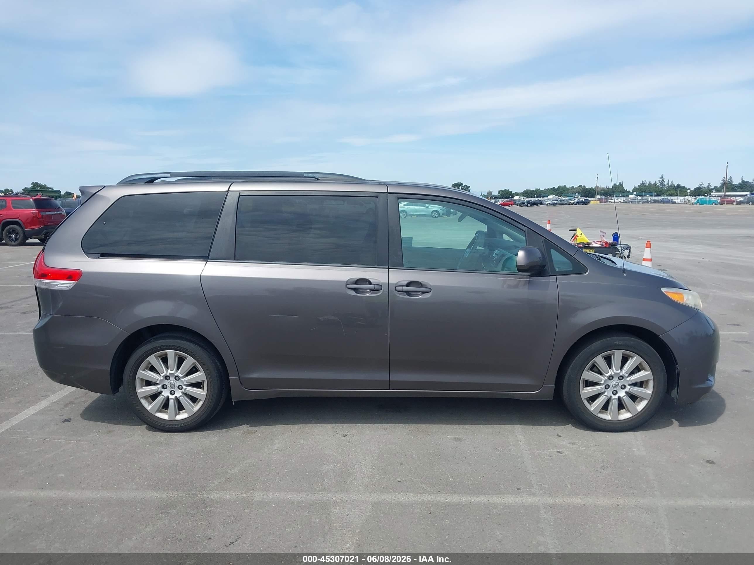 2012 Toyota Sienna Le 7 Passenger Gray vin: 5TDJK3DC6CS041982