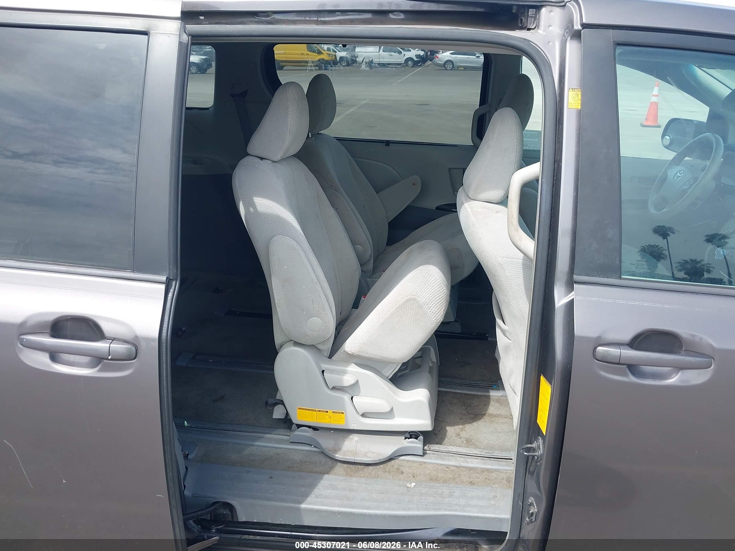 2012 Toyota Sienna Le 7 Passenger Gray vin: 5TDJK3DC6CS041982