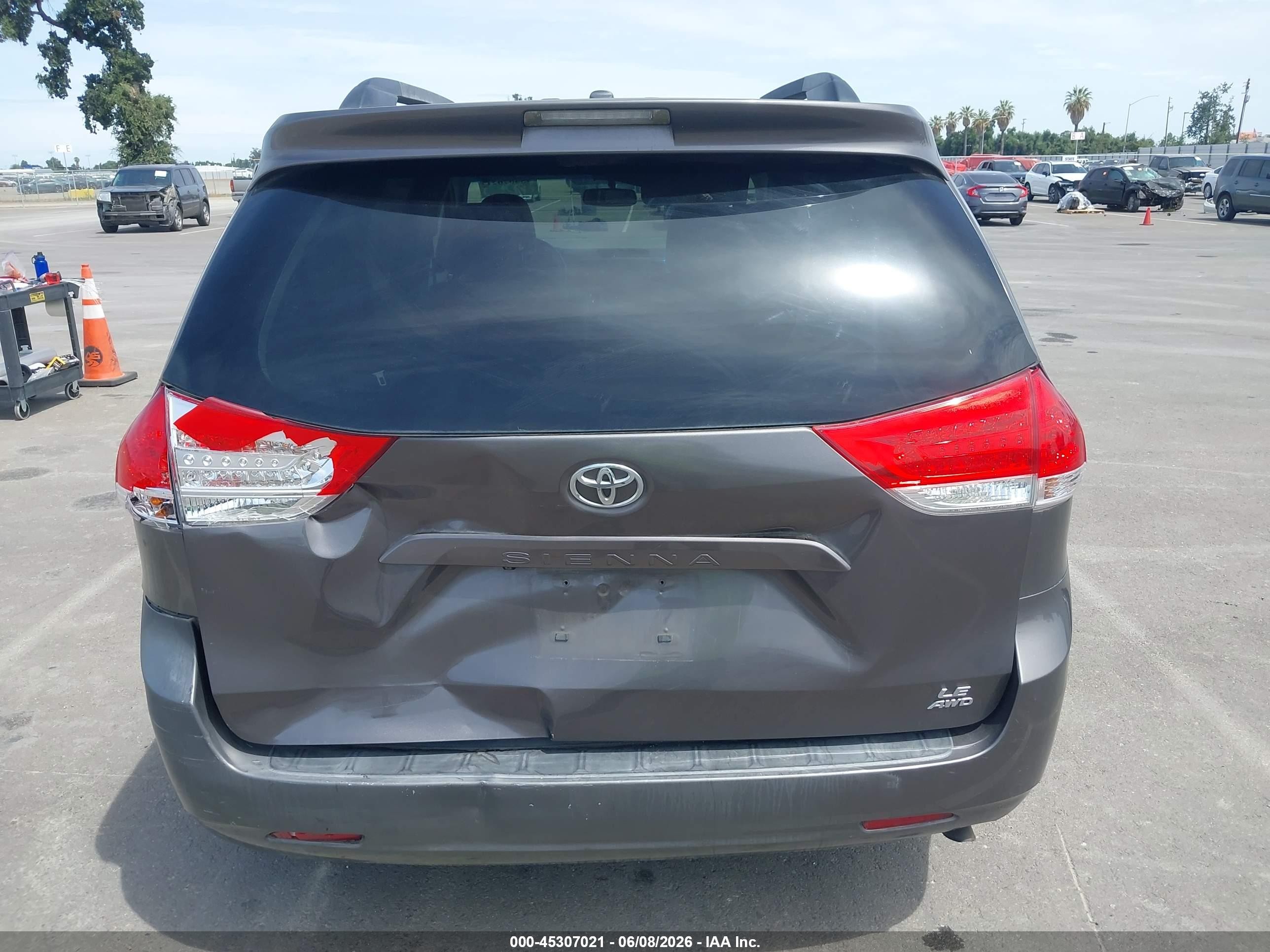 2012 Toyota Sienna Le 7 Passenger Gray vin: 5TDJK3DC6CS041982