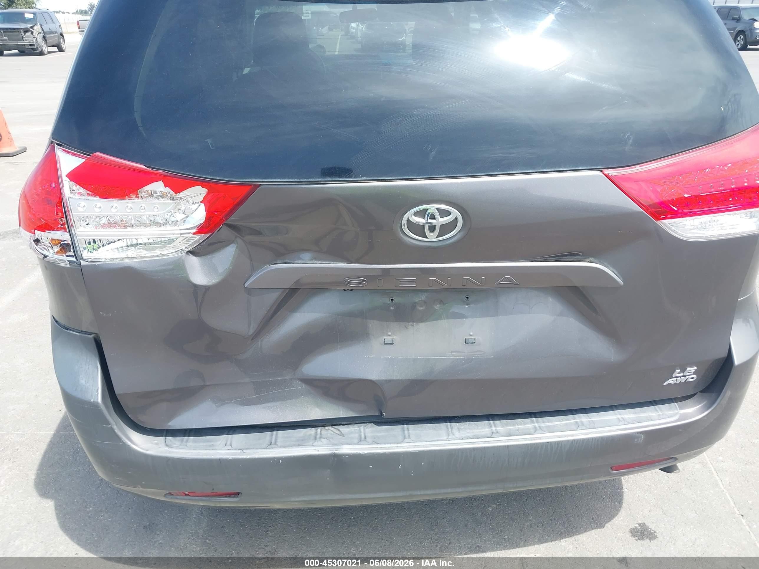 2012 Toyota Sienna Le 7 Passenger Gray vin: 5TDJK3DC6CS041982