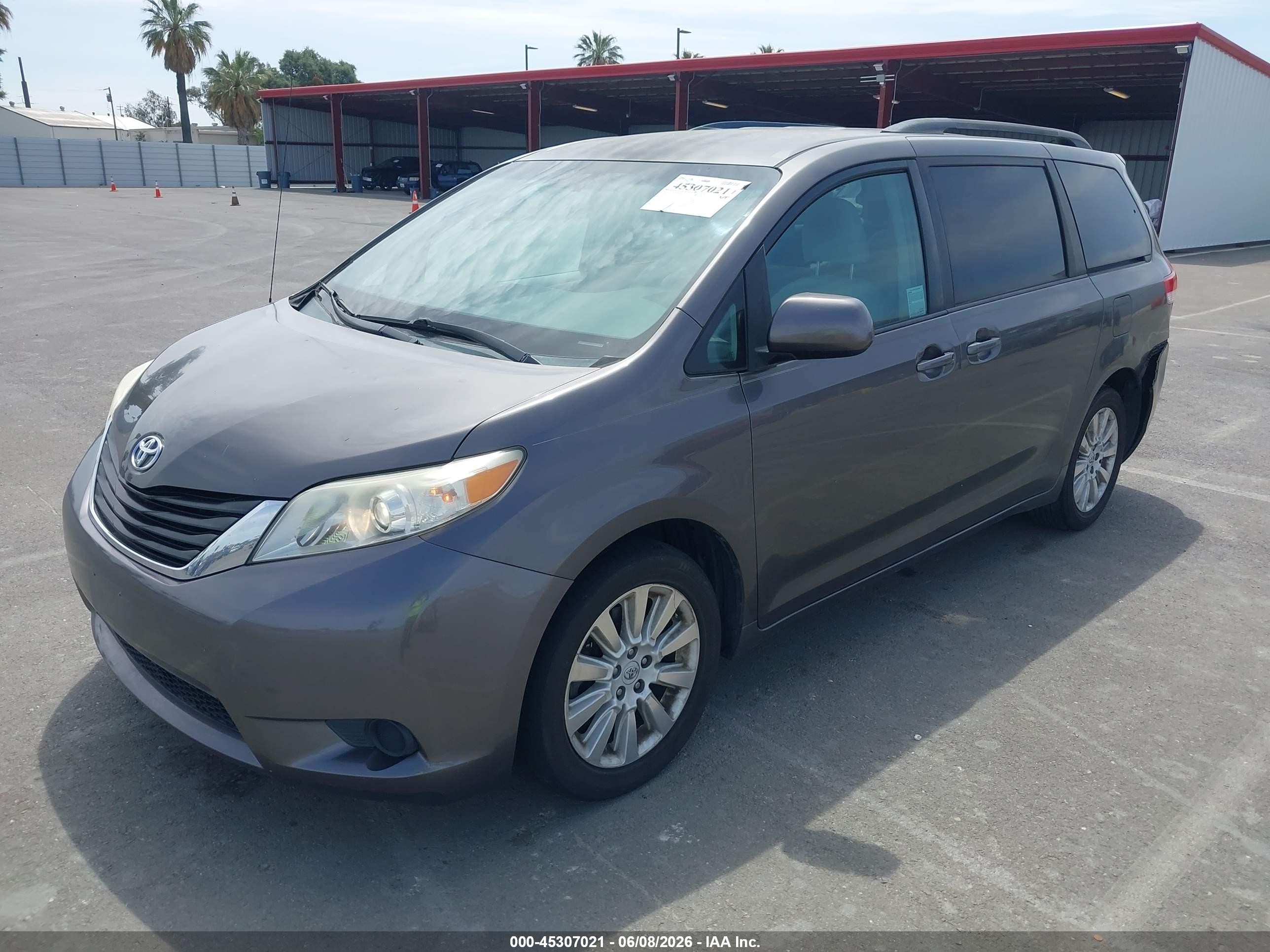 2012 Toyota Sienna Le 7 Passenger Gray vin: 5TDJK3DC6CS041982