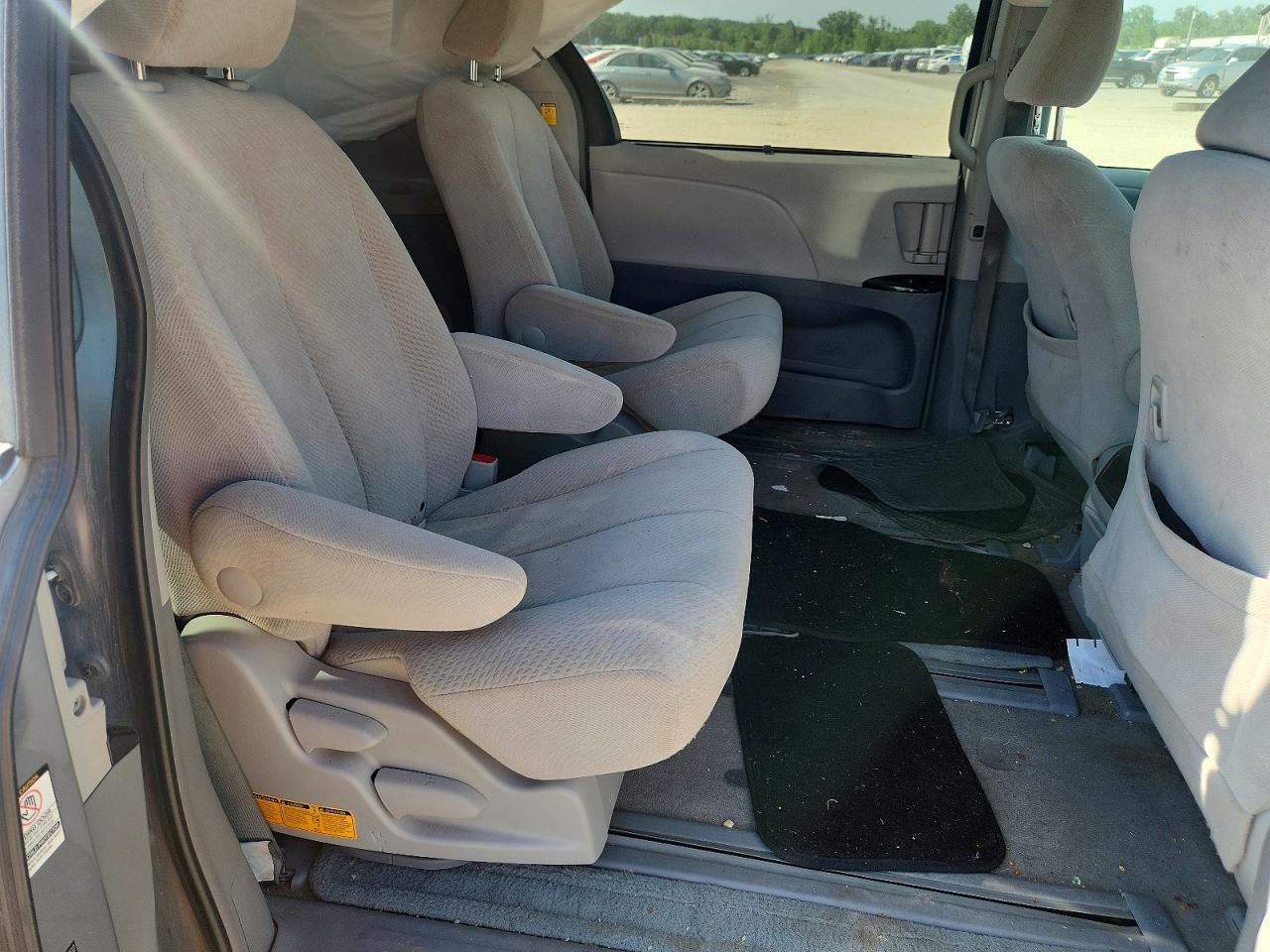 2012 Toyota Sienna Le Gray vin: 5TDJK3DC6CS046602