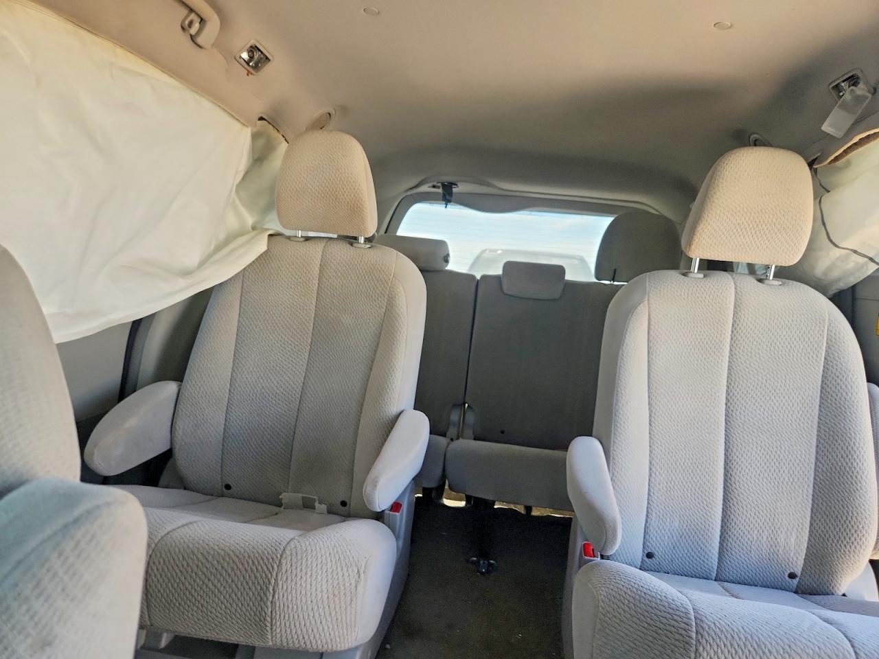 2012 Toyota Sienna Le Gray vin: 5TDJK3DC6CS046602