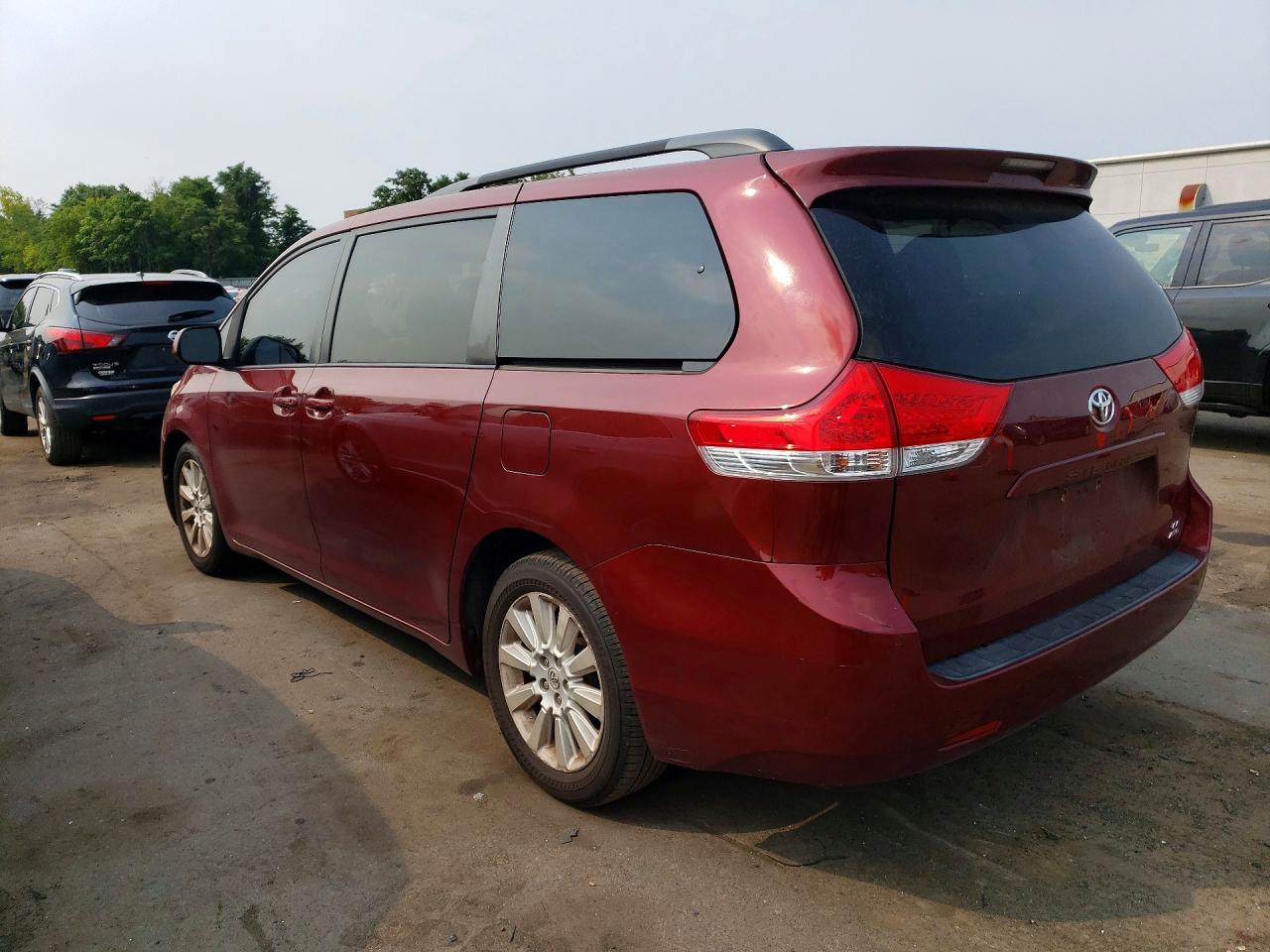 2014 Toyota Sienna Le Темно-бордовый vin: 5TDJK3DC6ES089226