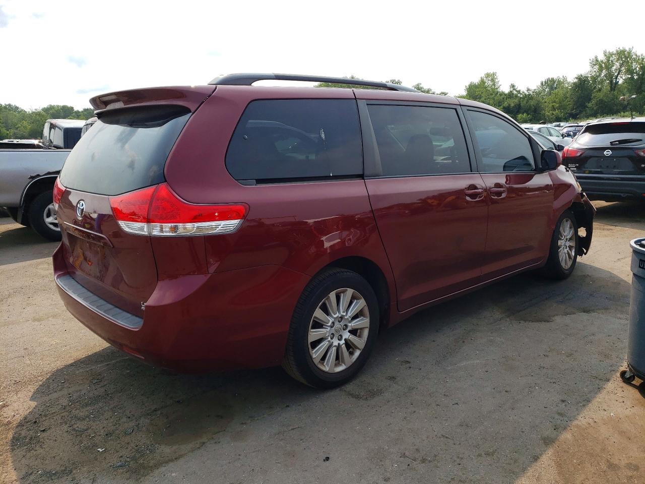 2014 Toyota Sienna Le Темно-бордовый vin: 5TDJK3DC6ES089226