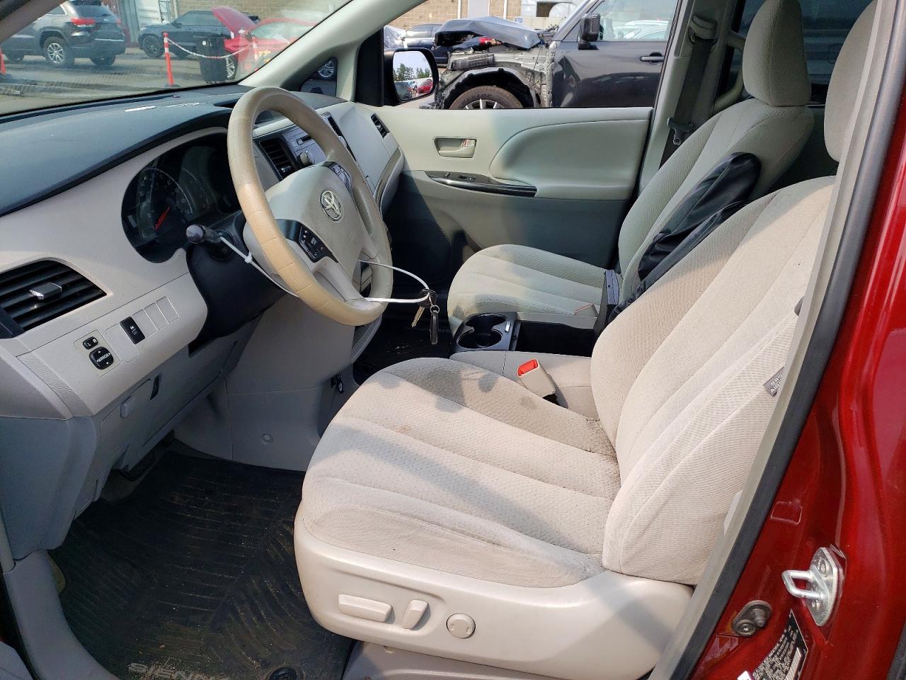 2014 Toyota Sienna Le Темно-бордовый vin: 5TDJK3DC6ES089226
