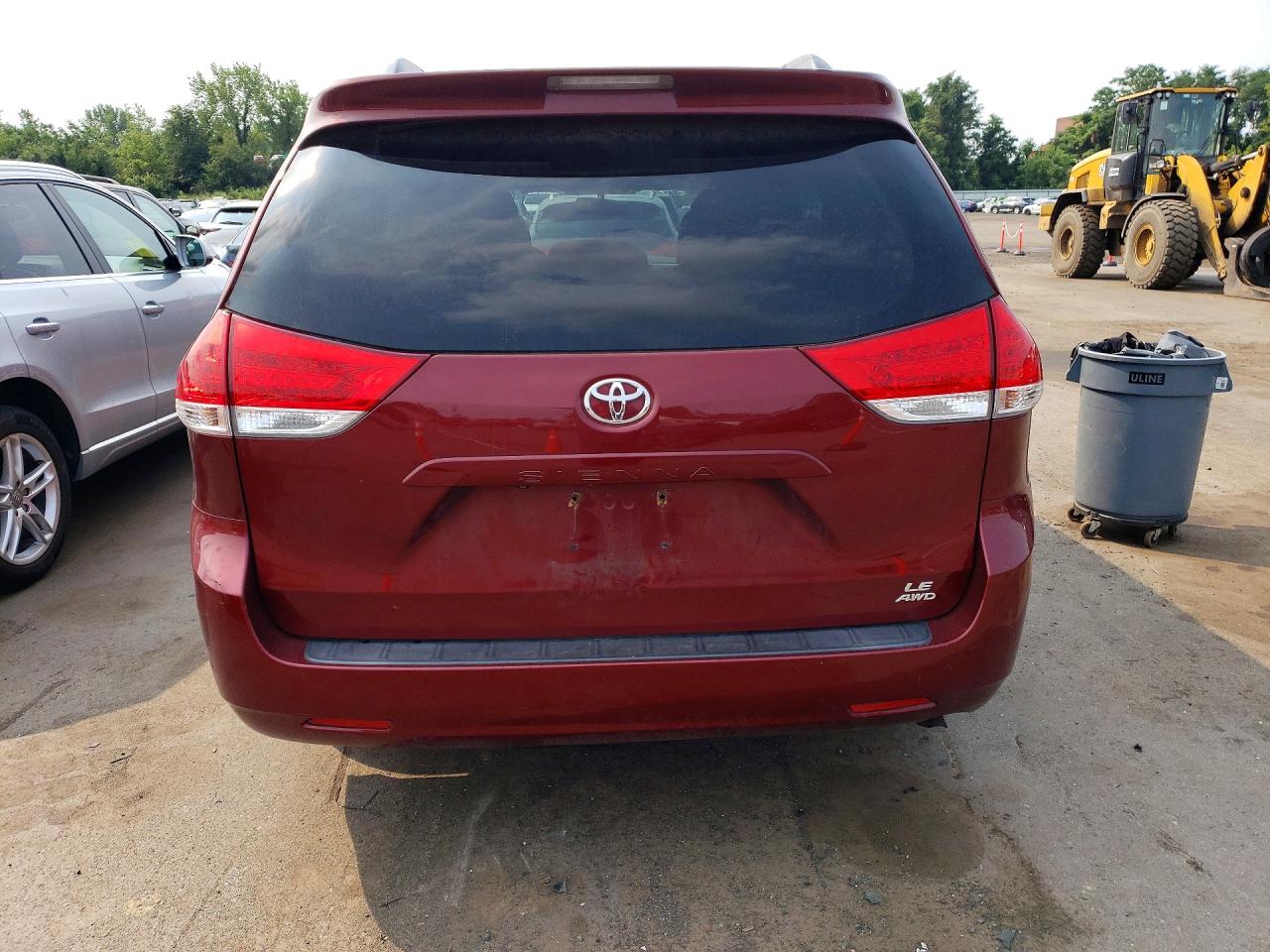 2014 Toyota Sienna Le Темно-бордовый vin: 5TDJK3DC6ES089226