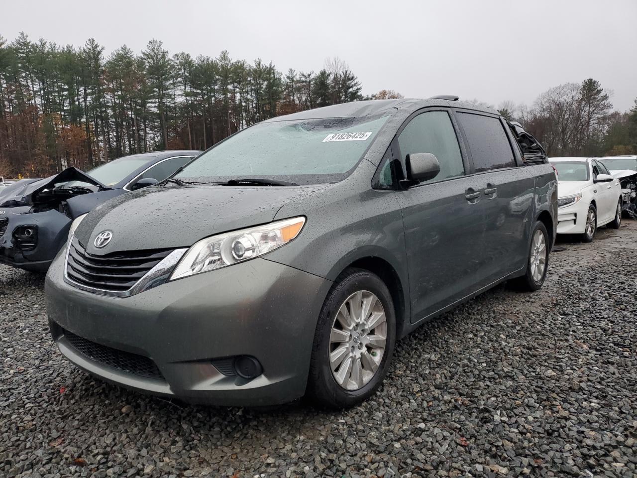 2014 Toyota Sienna Le 7-passenger Gray vin: 5TDJK3DC6ES091896