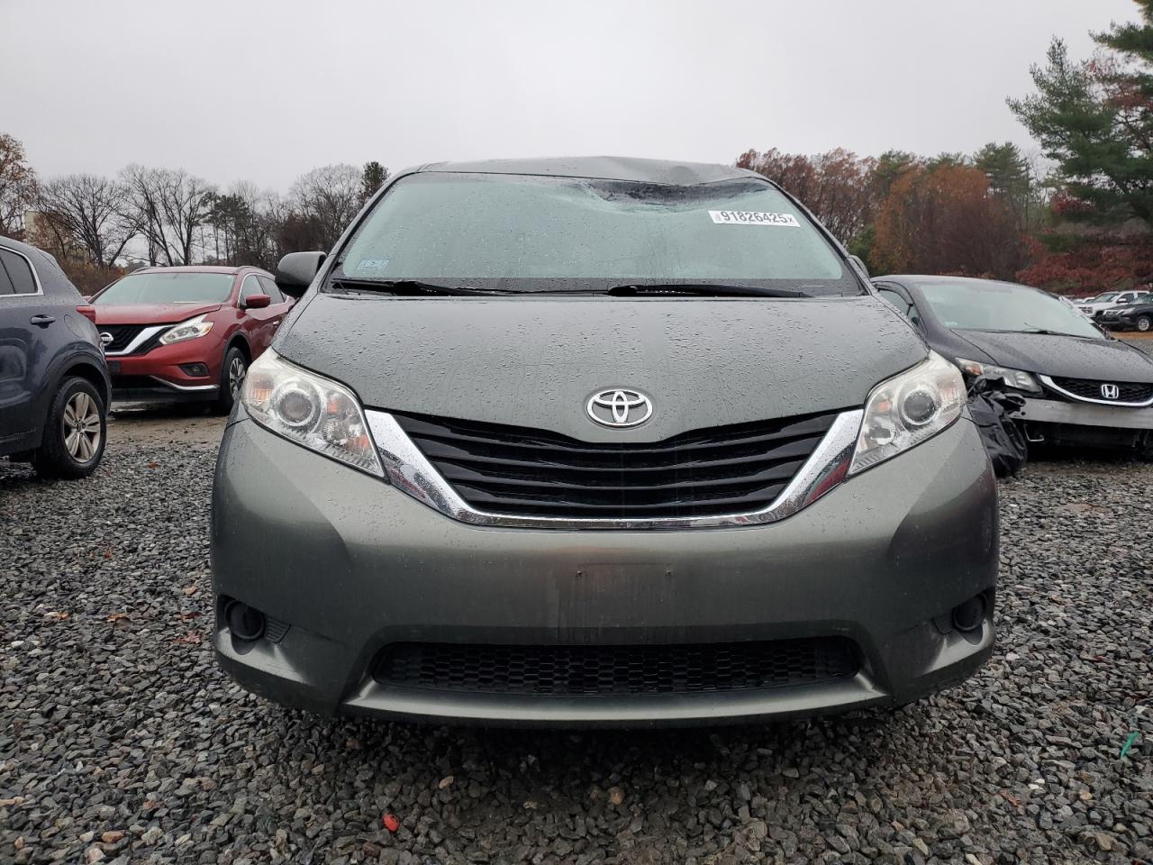 2014 Toyota Sienna Le 7-passenger Gray vin: 5TDJK3DC6ES091896