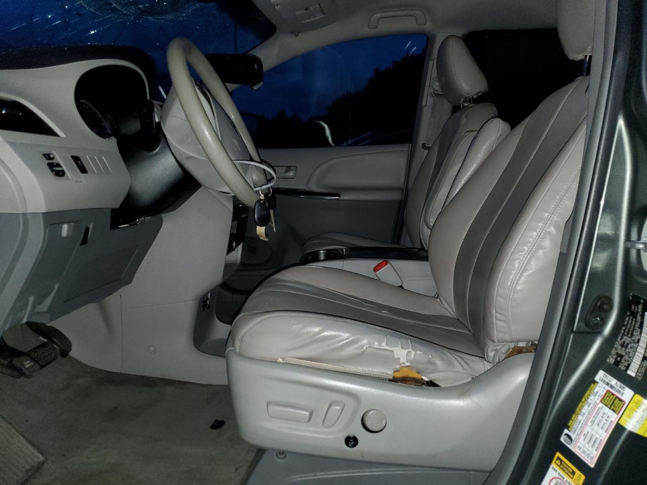 2014 Toyota Sienna Le 7-passenger Gray vin: 5TDJK3DC6ES091896