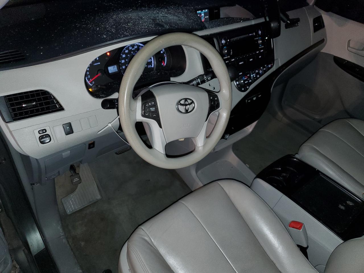 2014 Toyota Sienna Le 7-passenger Gray vin: 5TDJK3DC6ES091896