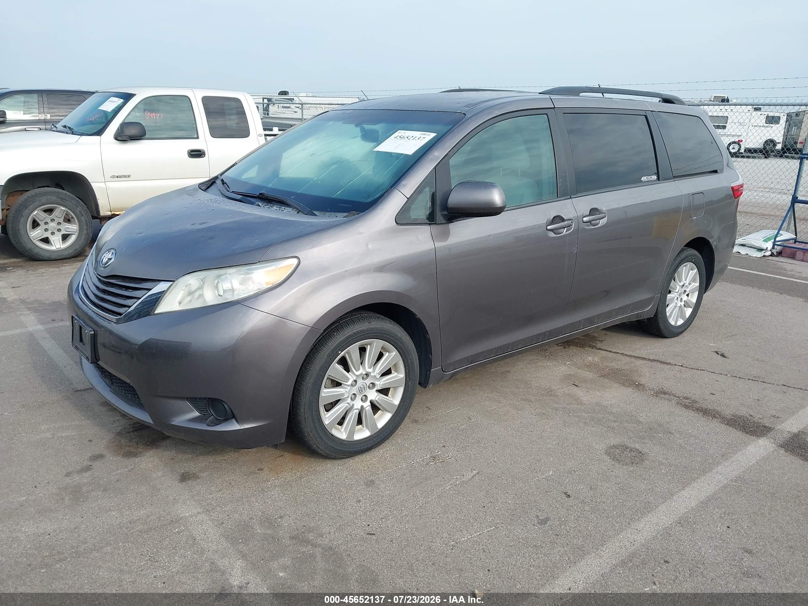 2015 Toyota Sienna Le 7 Passenger Gray vin: 5TDJK3DC6FS126339