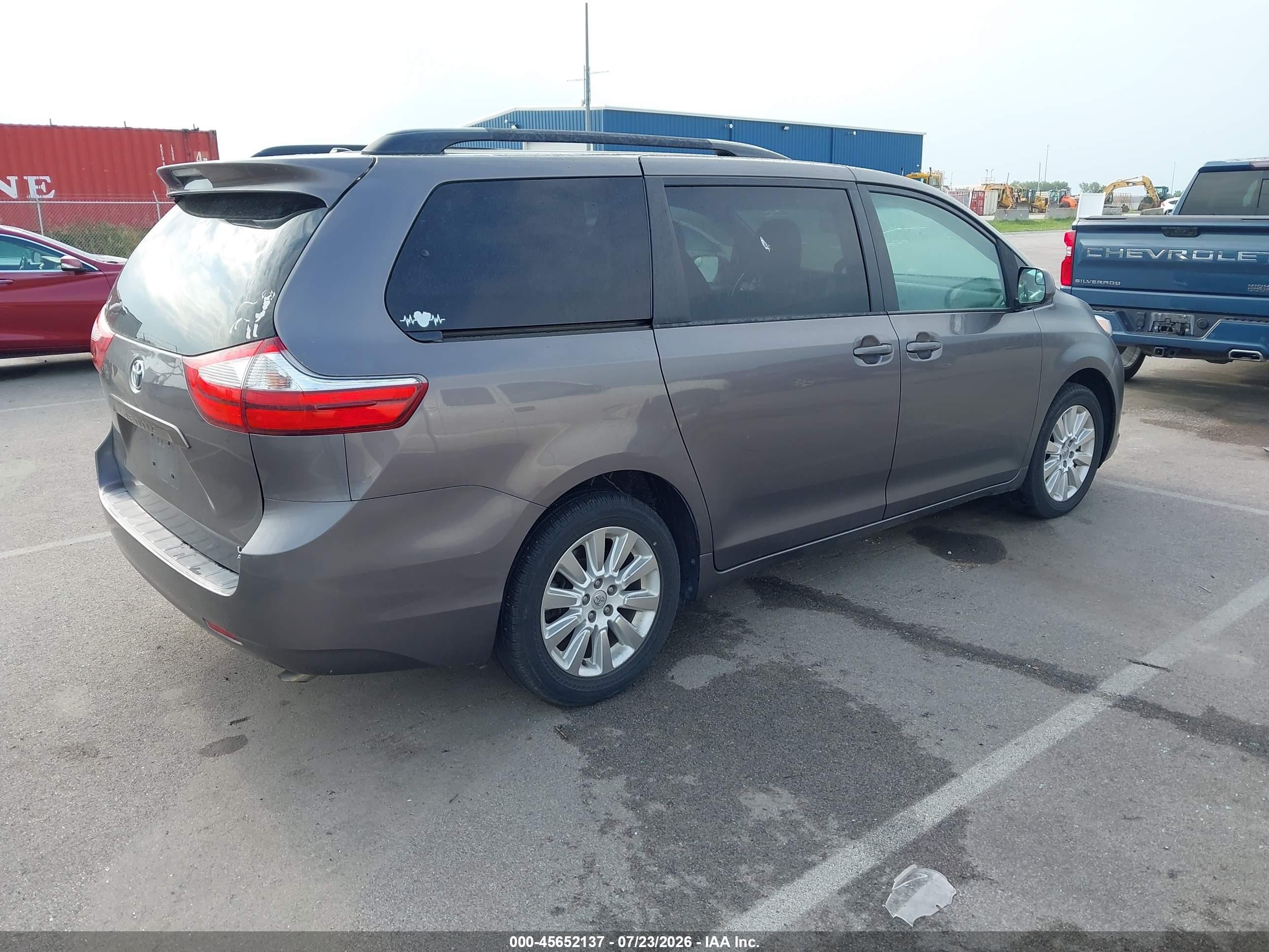 2015 Toyota Sienna Le 7 Passenger Gray vin: 5TDJK3DC6FS126339