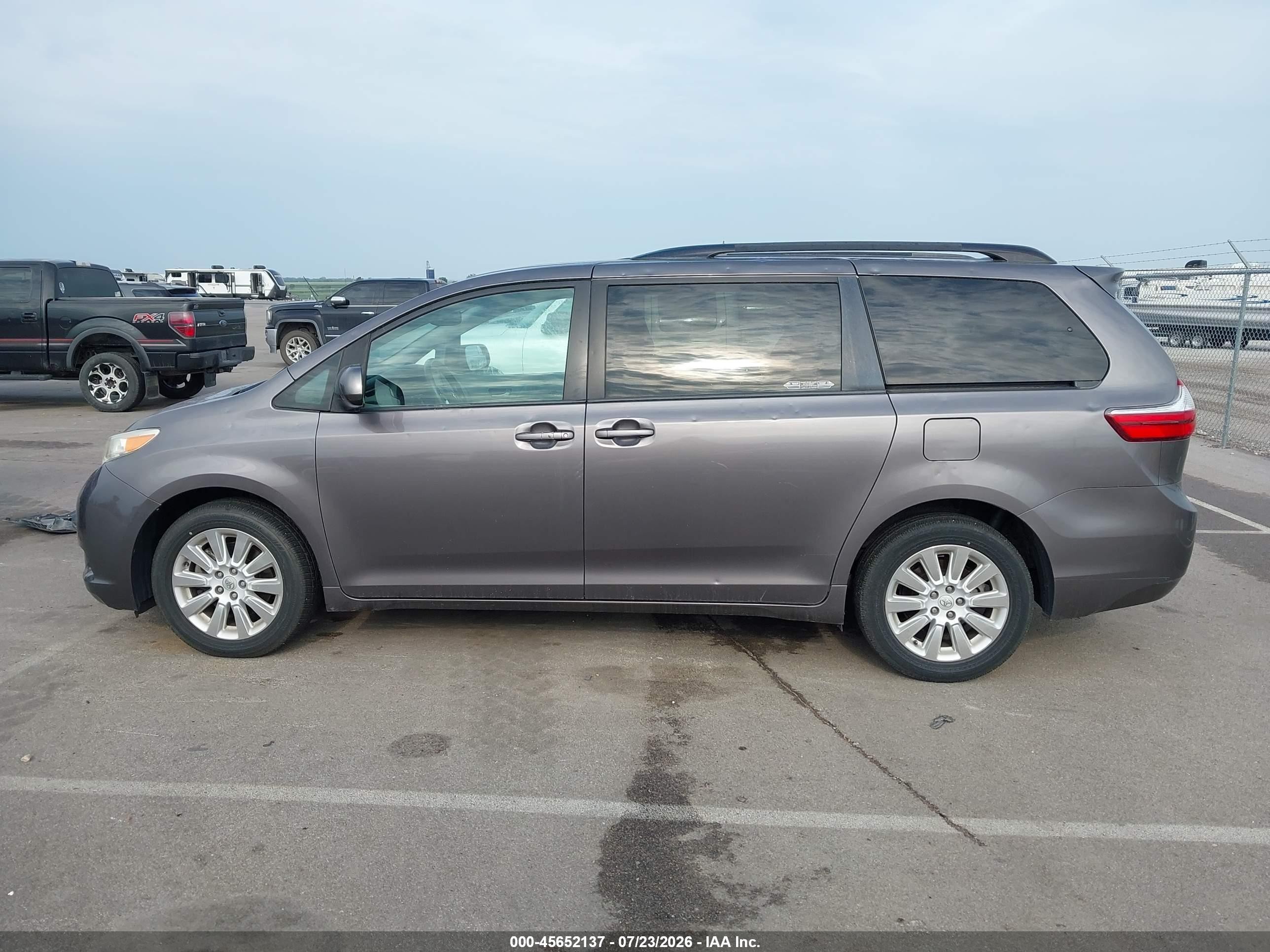 2015 Toyota Sienna Le 7 Passenger Gray vin: 5TDJK3DC6FS126339