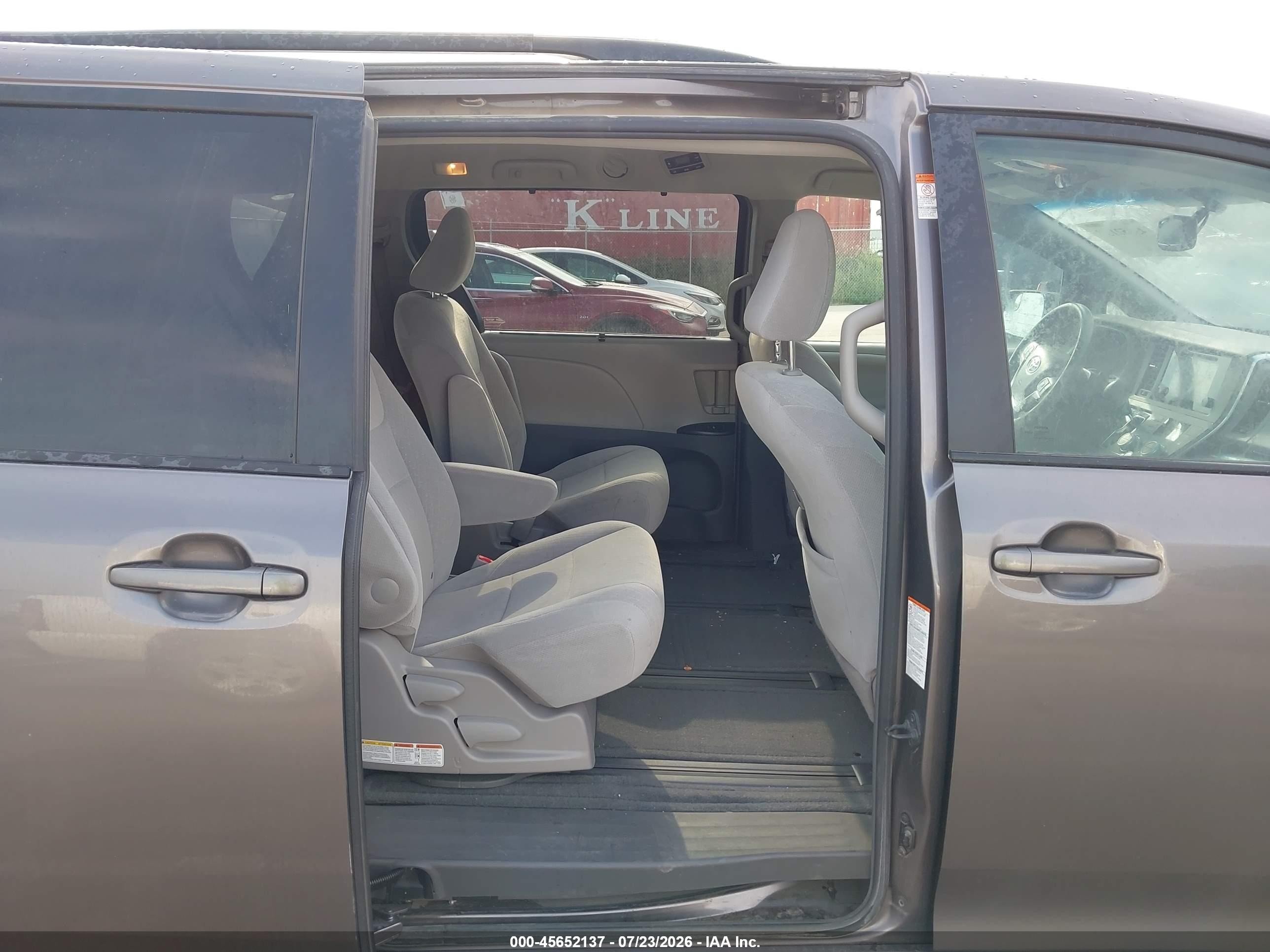 2015 Toyota Sienna Le 7 Passenger Gray vin: 5TDJK3DC6FS126339