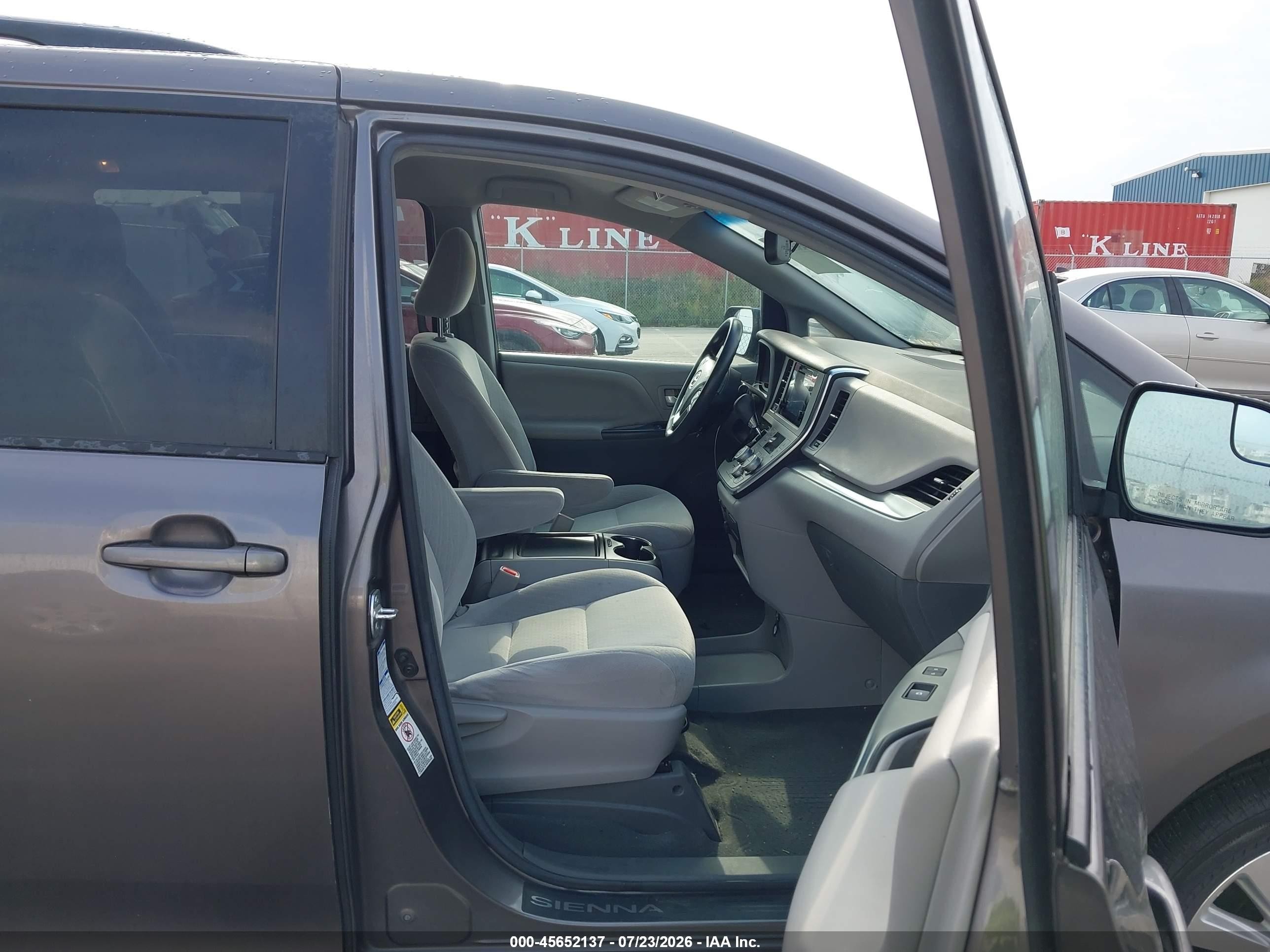2015 Toyota Sienna Le 7 Passenger Gray vin: 5TDJK3DC6FS126339