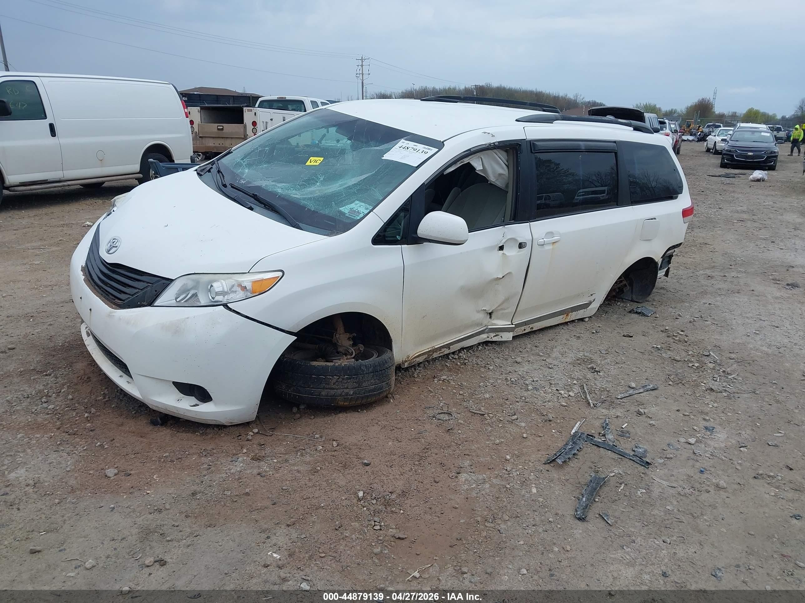 2011 Toyota Sienna Le White vin: 5TDJK3DC7BS029600