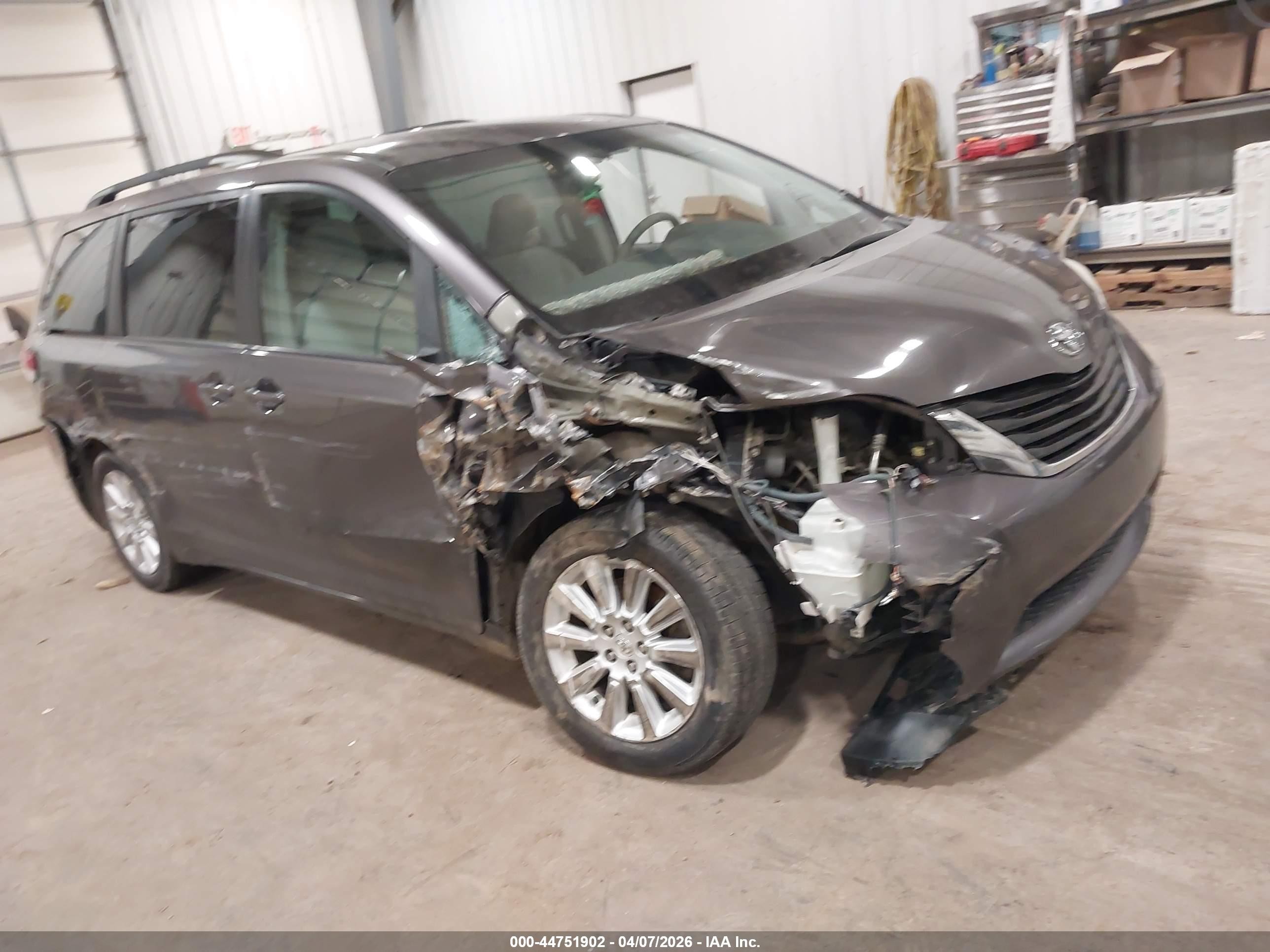 2012 Toyota Sienna Le 7 Passenger Серый vin: 5TDJK3DC7CS033633