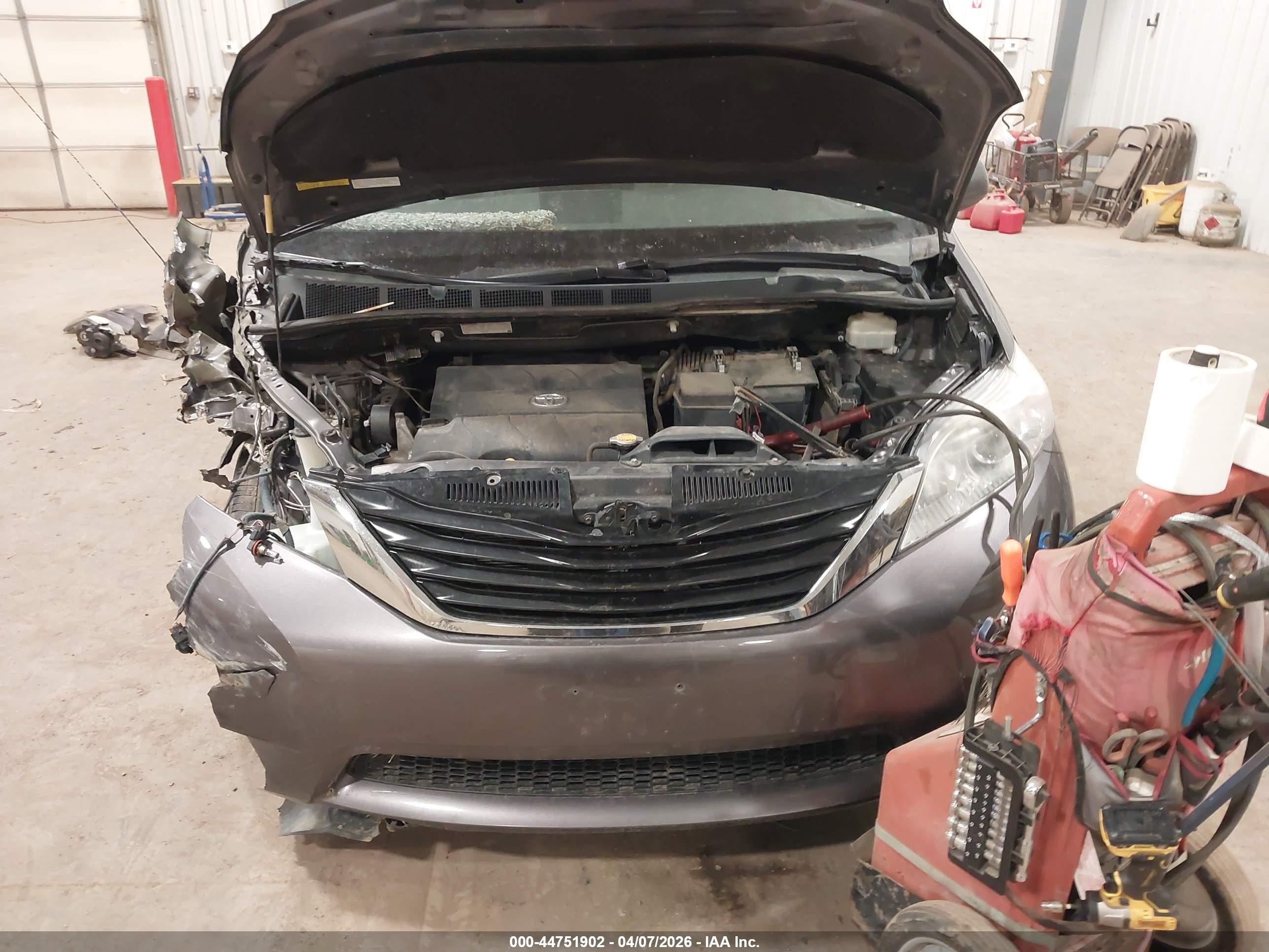 2012 Toyota Sienna Le 7 Passenger Gray vin: 5TDJK3DC7CS033633