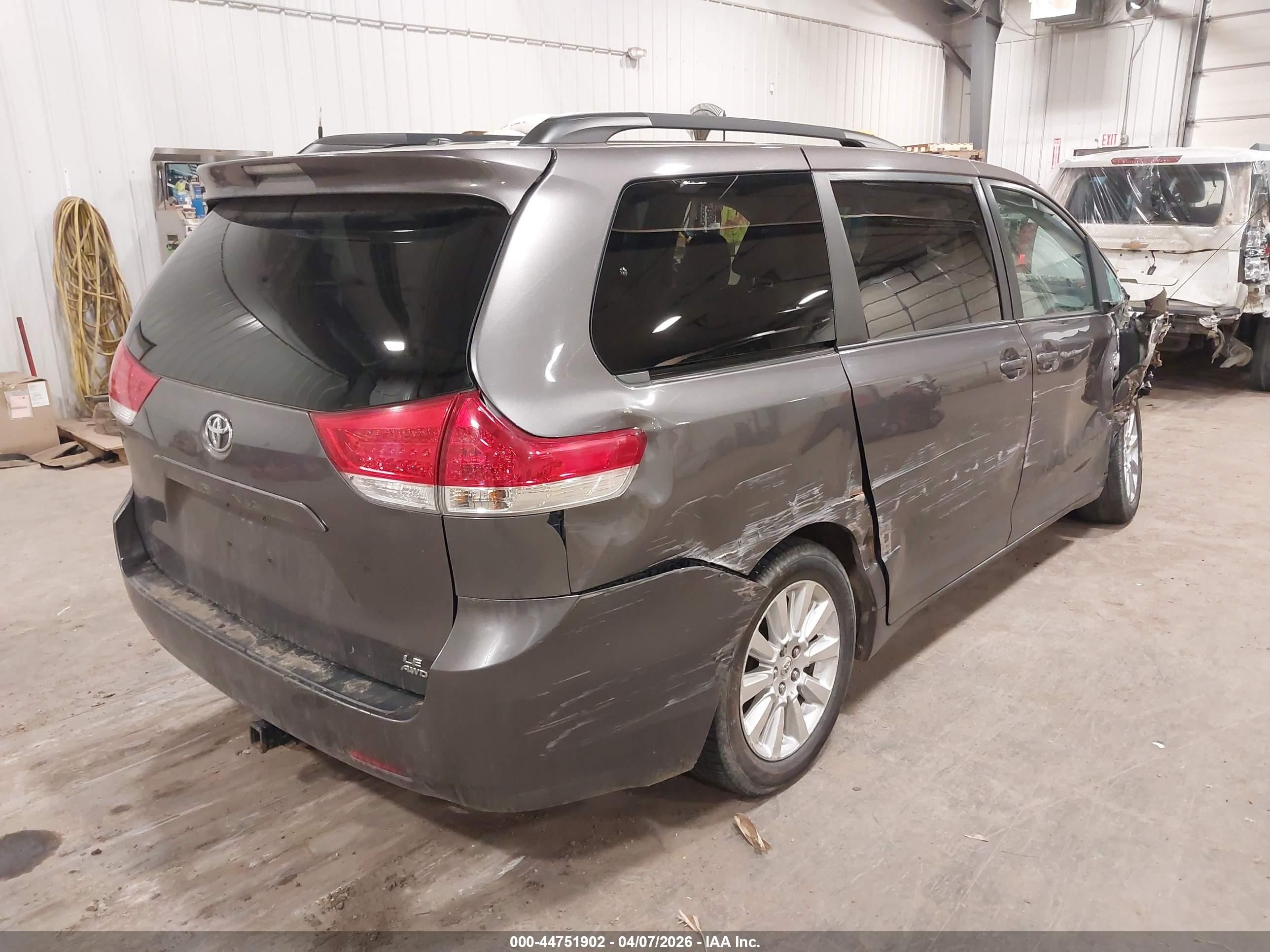 2012 Toyota Sienna Le 7 Passenger Gray vin: 5TDJK3DC7CS033633