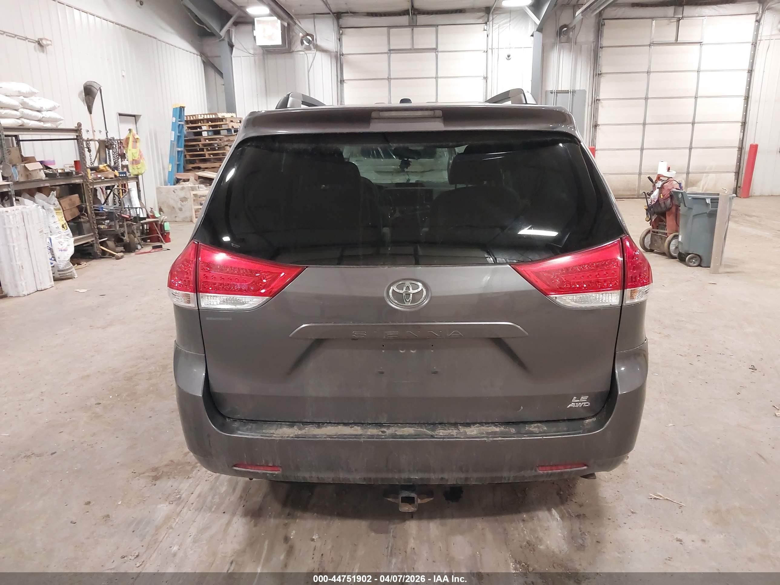 2012 Toyota Sienna Le 7 Passenger Gray vin: 5TDJK3DC7CS033633