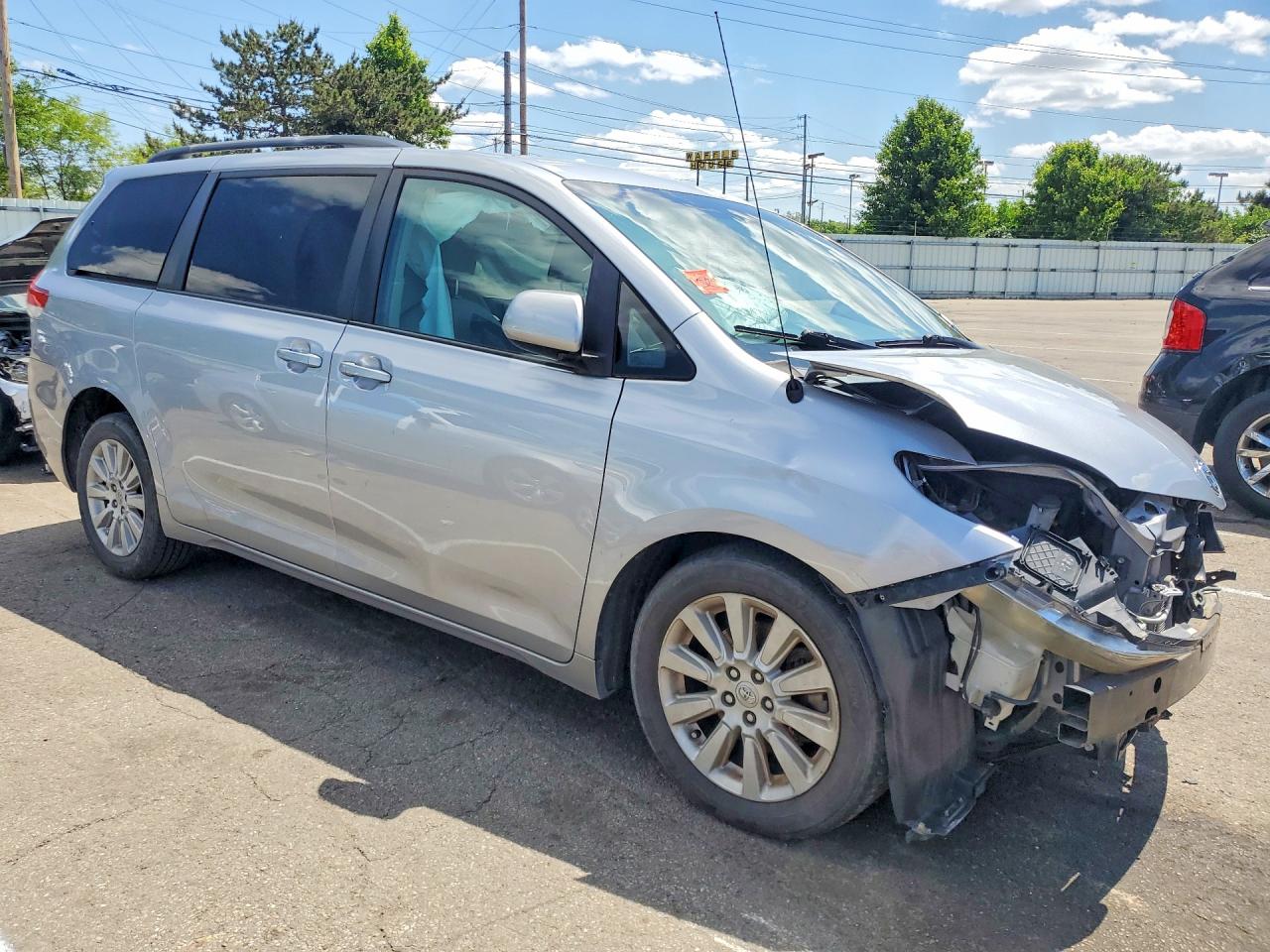 2009 Toyt Sienna Silver vin: 5TDJK3DC7CS036290