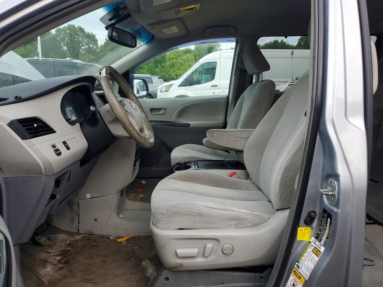 2013 Toyota Sienna Le Silver vin: 5TDJK3DC7DS055259