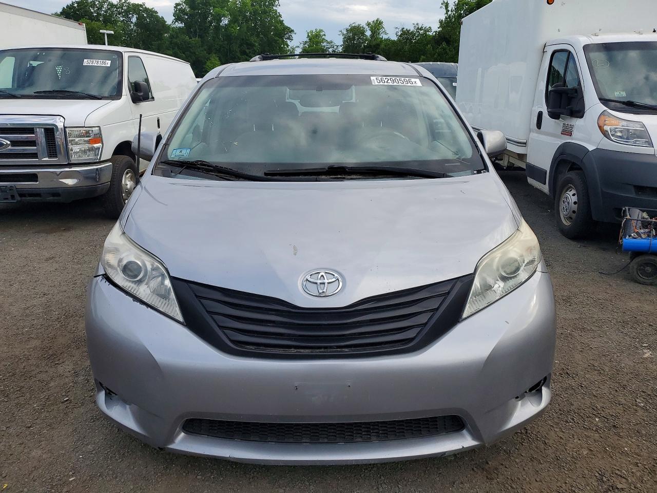 2013 Toyota Sienna Le Silver vin: 5TDJK3DC7DS055259