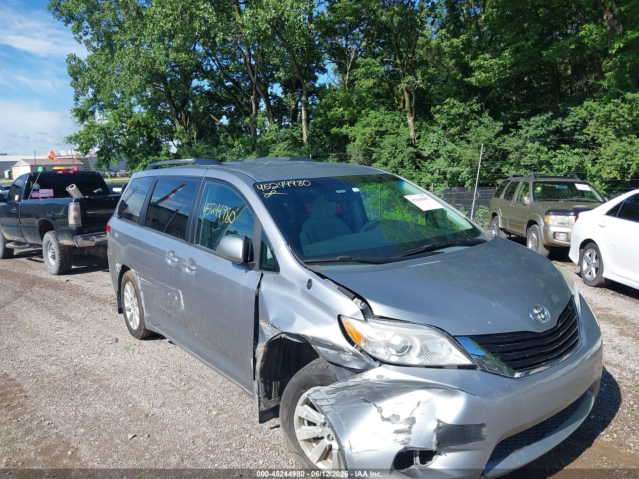 2013 Toyota Sienna Le 7 Passenger Silver vin: 5TDJK3DC7DS055360