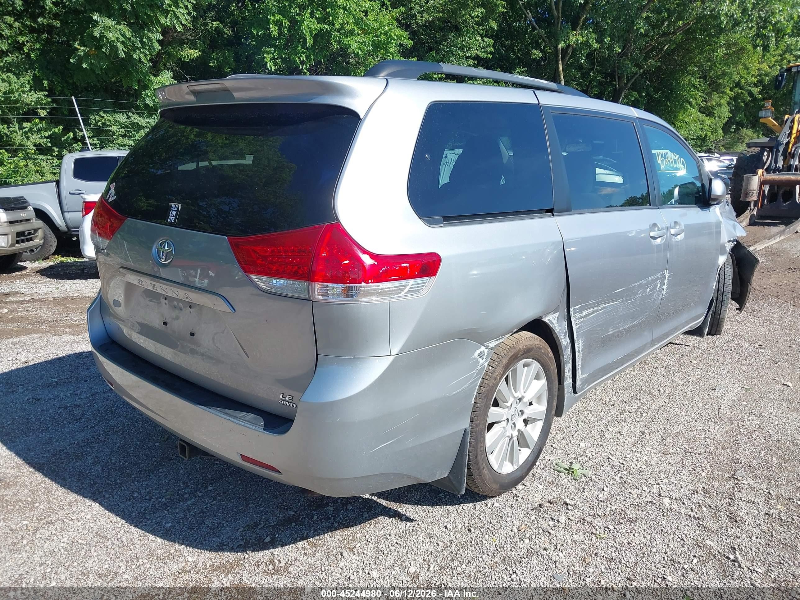 2013 Toyota Sienna Le 7 Passenger Silver vin: 5TDJK3DC7DS055360