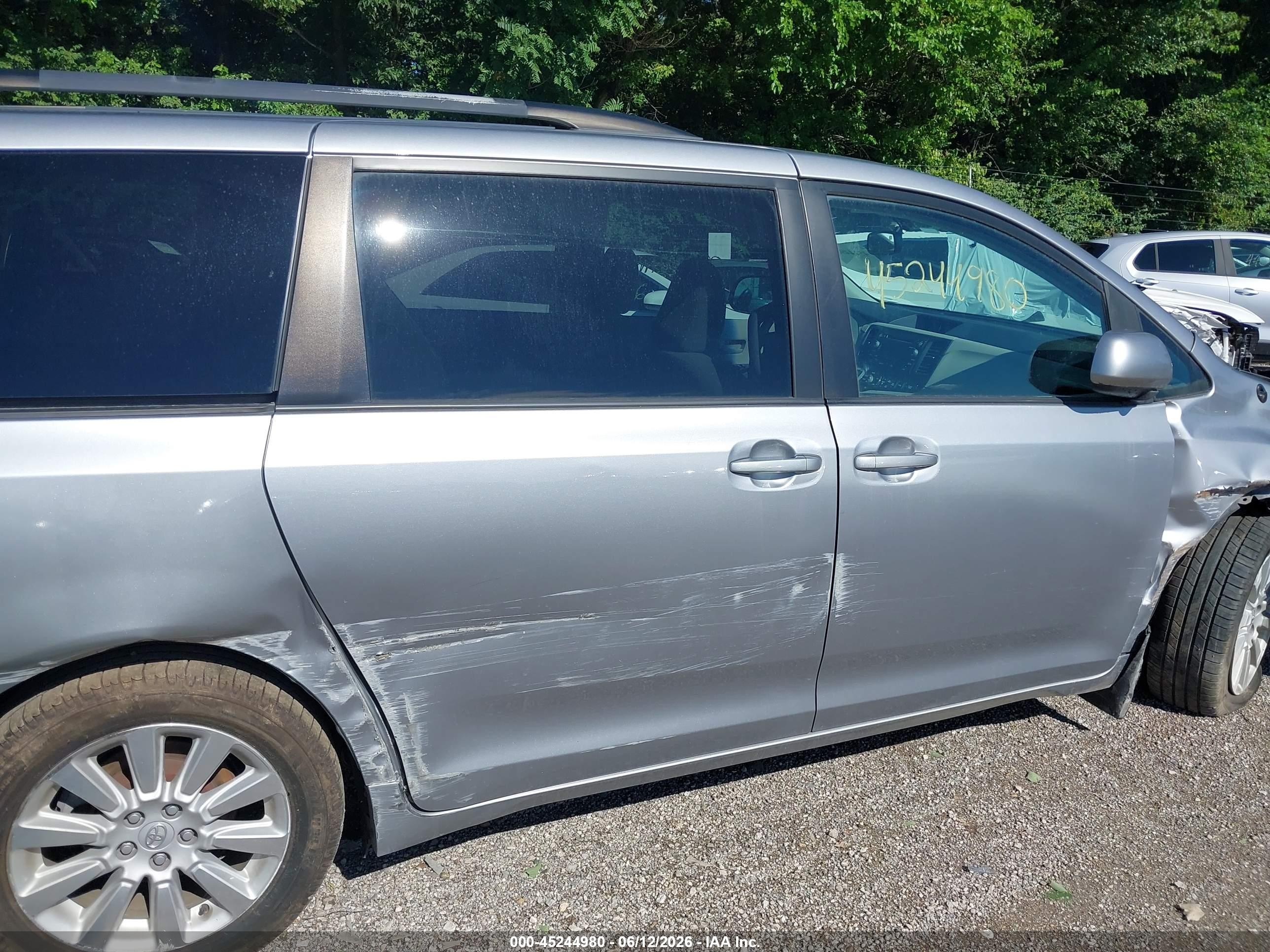 2013 Toyota Sienna Le 7 Passenger Silver vin: 5TDJK3DC7DS055360