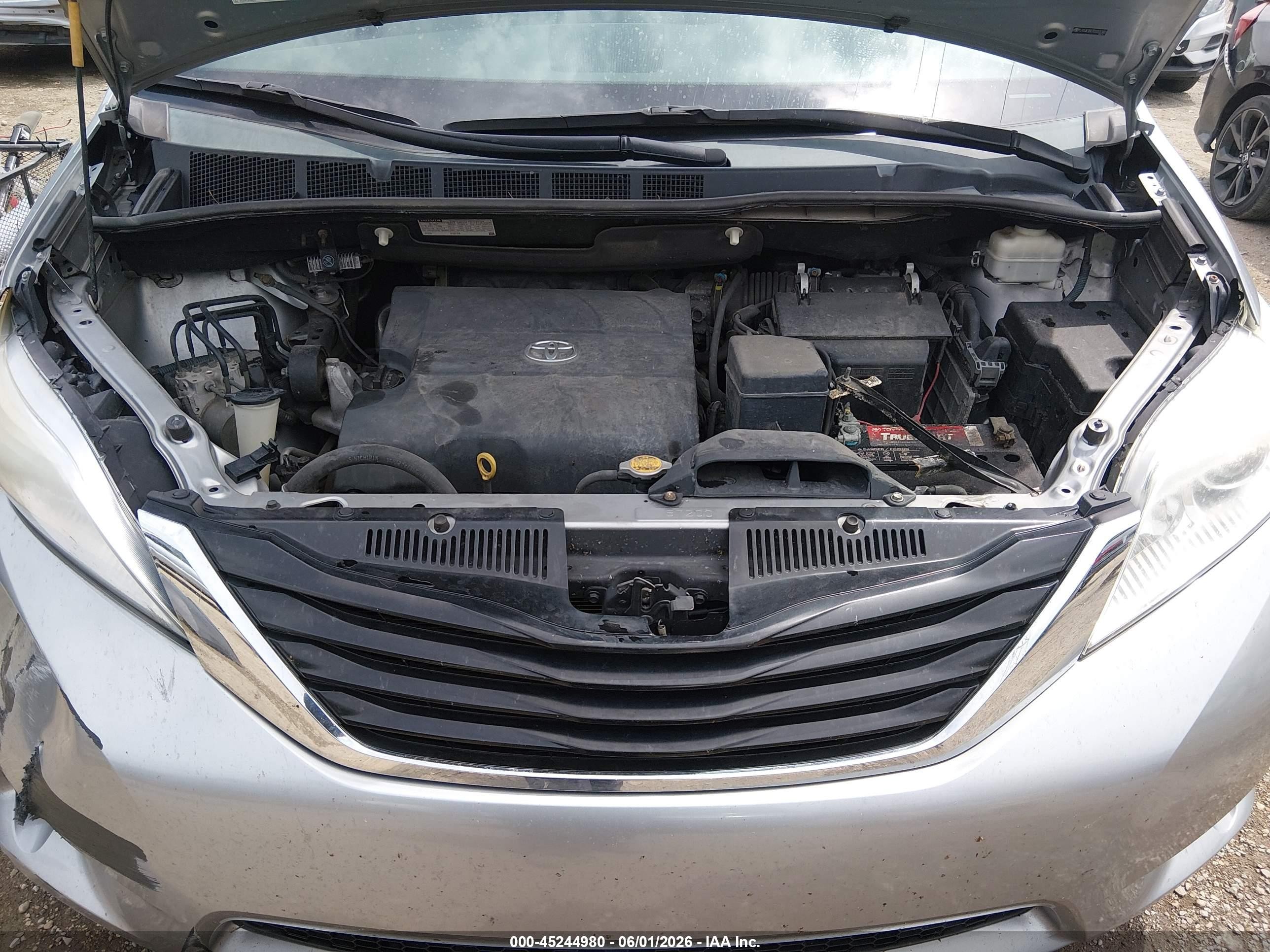 2013 Toyota Sienna Le 7 Passenger Silver vin: 5TDJK3DC7DS055360